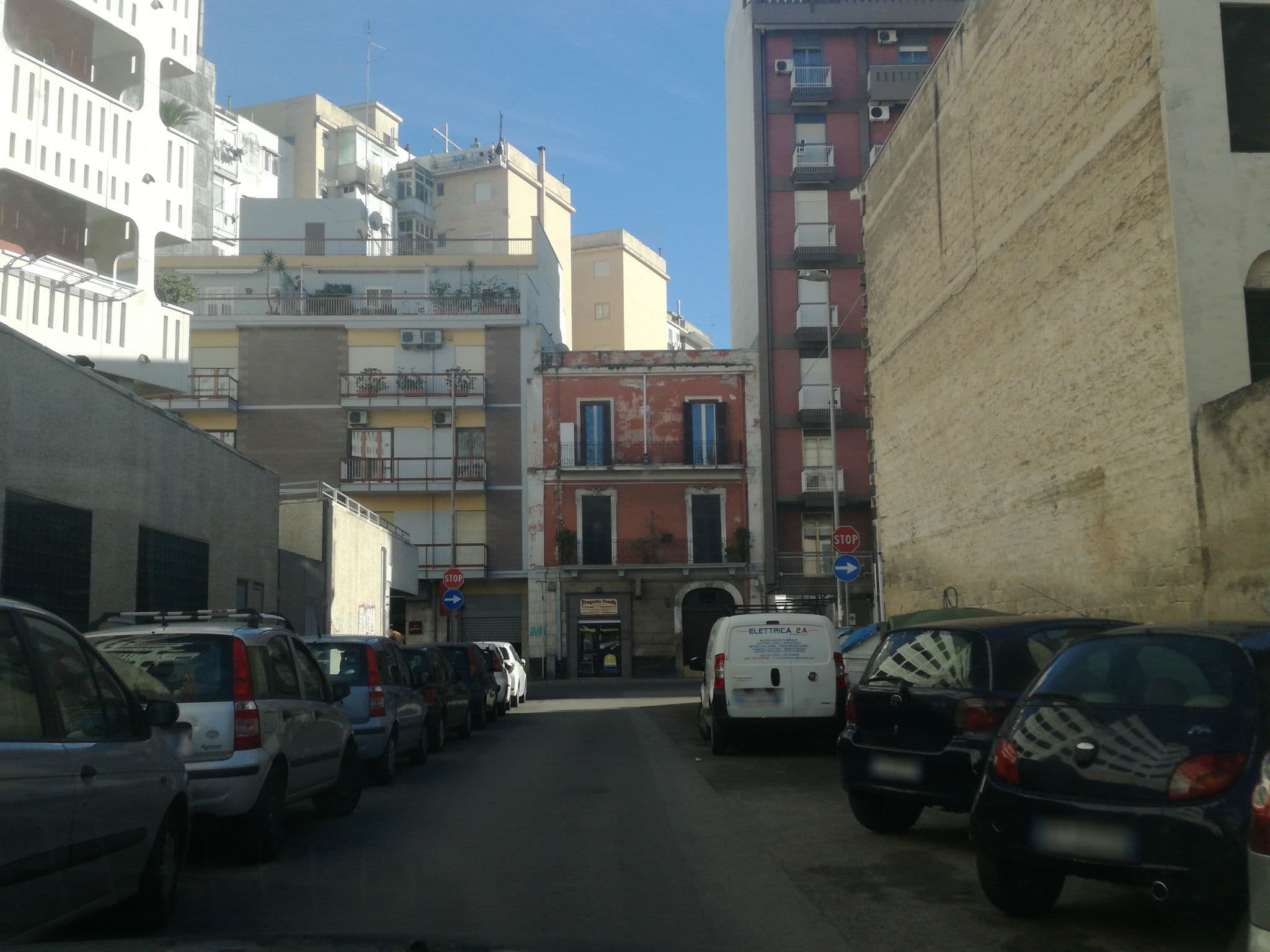 Street view near Nitto House, Bari — © luigi22 (CC BY-SA · Mapillary)
