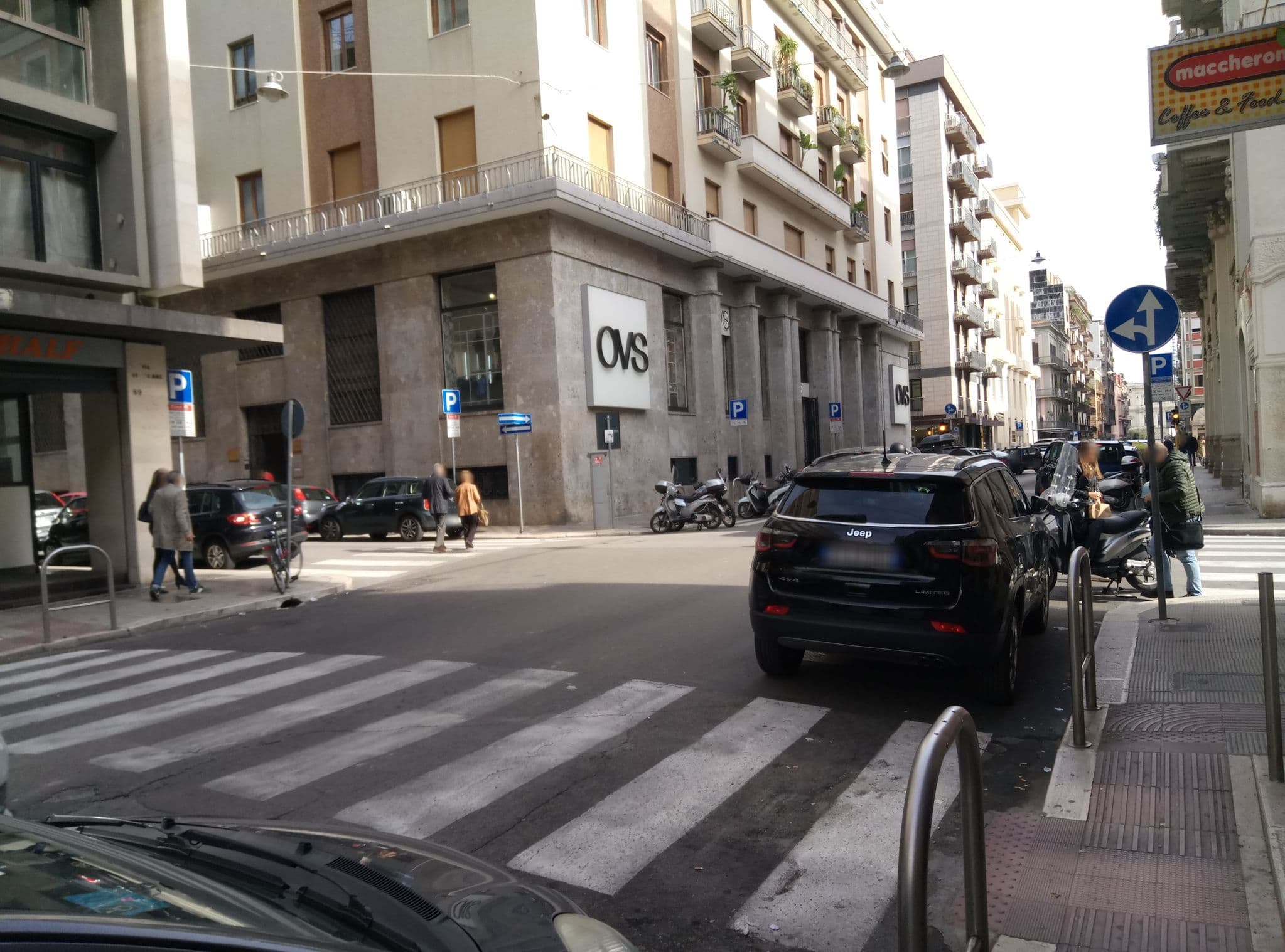 Street view near Gatto Bianco Duchessa, Bari