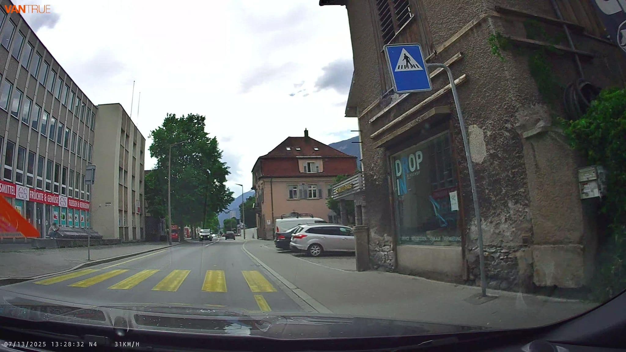 Street view near Hotel Schweizerhaus, Chur — © fcignat (CC BY-SA · Mapillary)