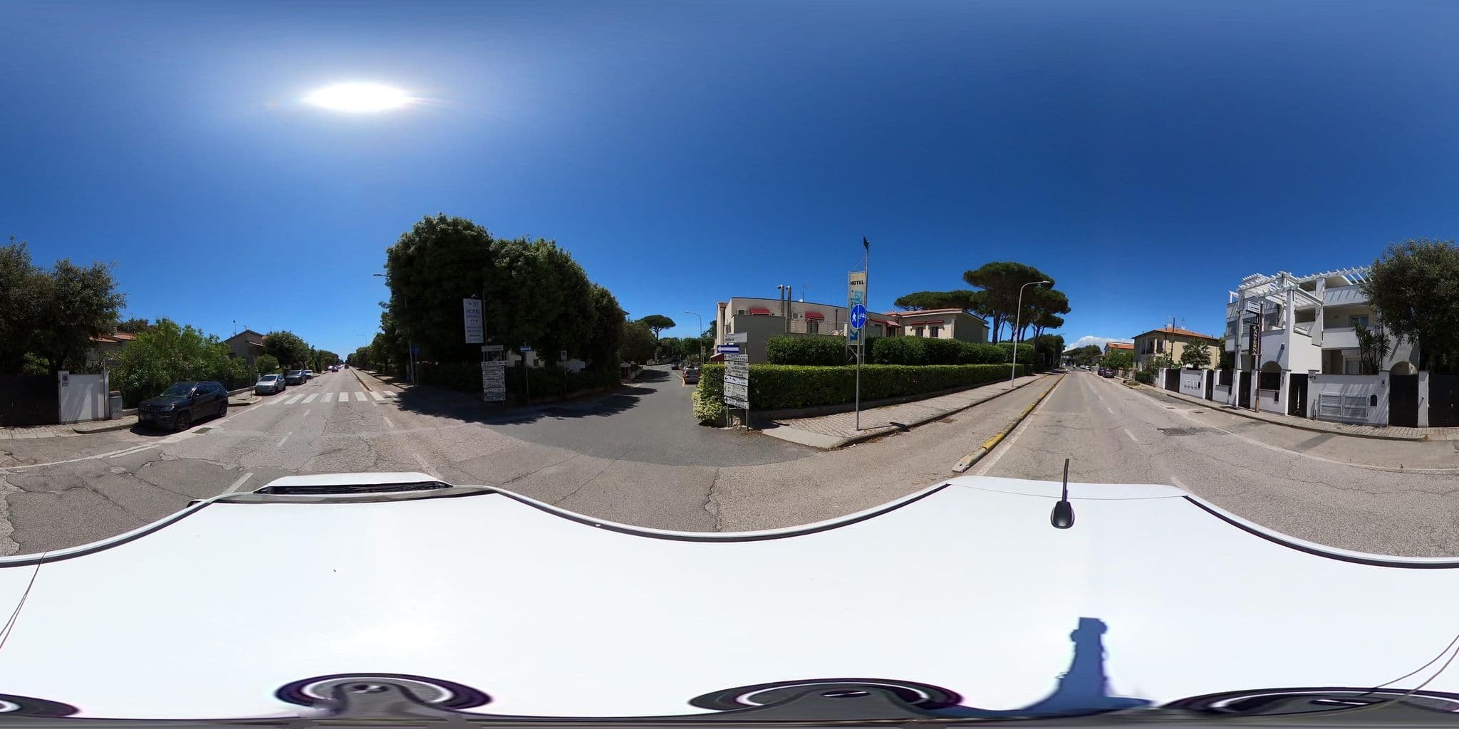 Street view near Hotel Ristorante Kontiki San Vincenzo - HOTEL vicino al mare con PISCINA, parcheggio e SPIAGGIA PRIVATA San Vincenzo, San Vincenzo — © momix (CC BY-SA · Mapillary)