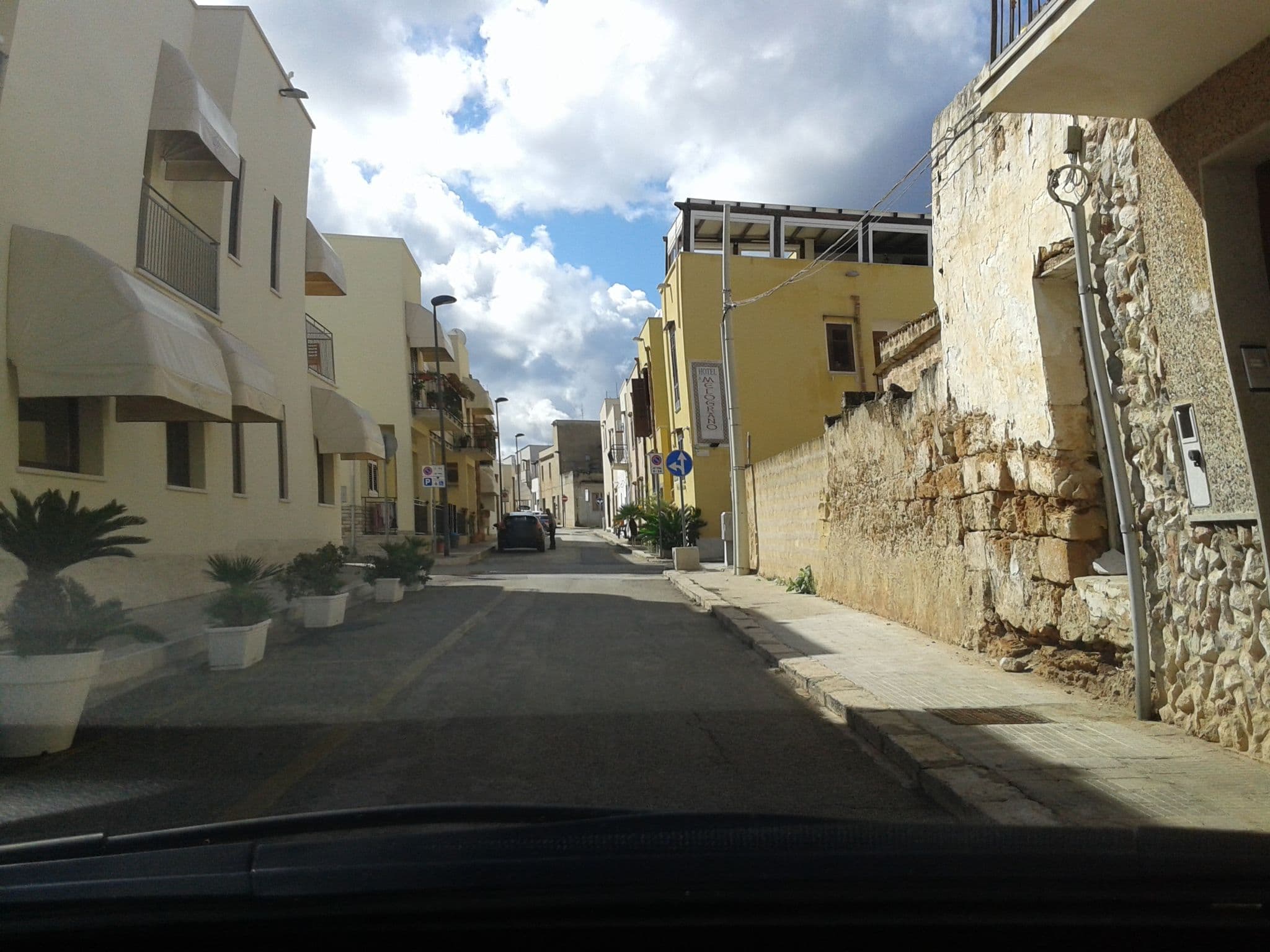 Street view near Hotel Il Melograno di Monacó, San Vito Lo Capo — © robertoinze (CC BY-SA · Mapillary)