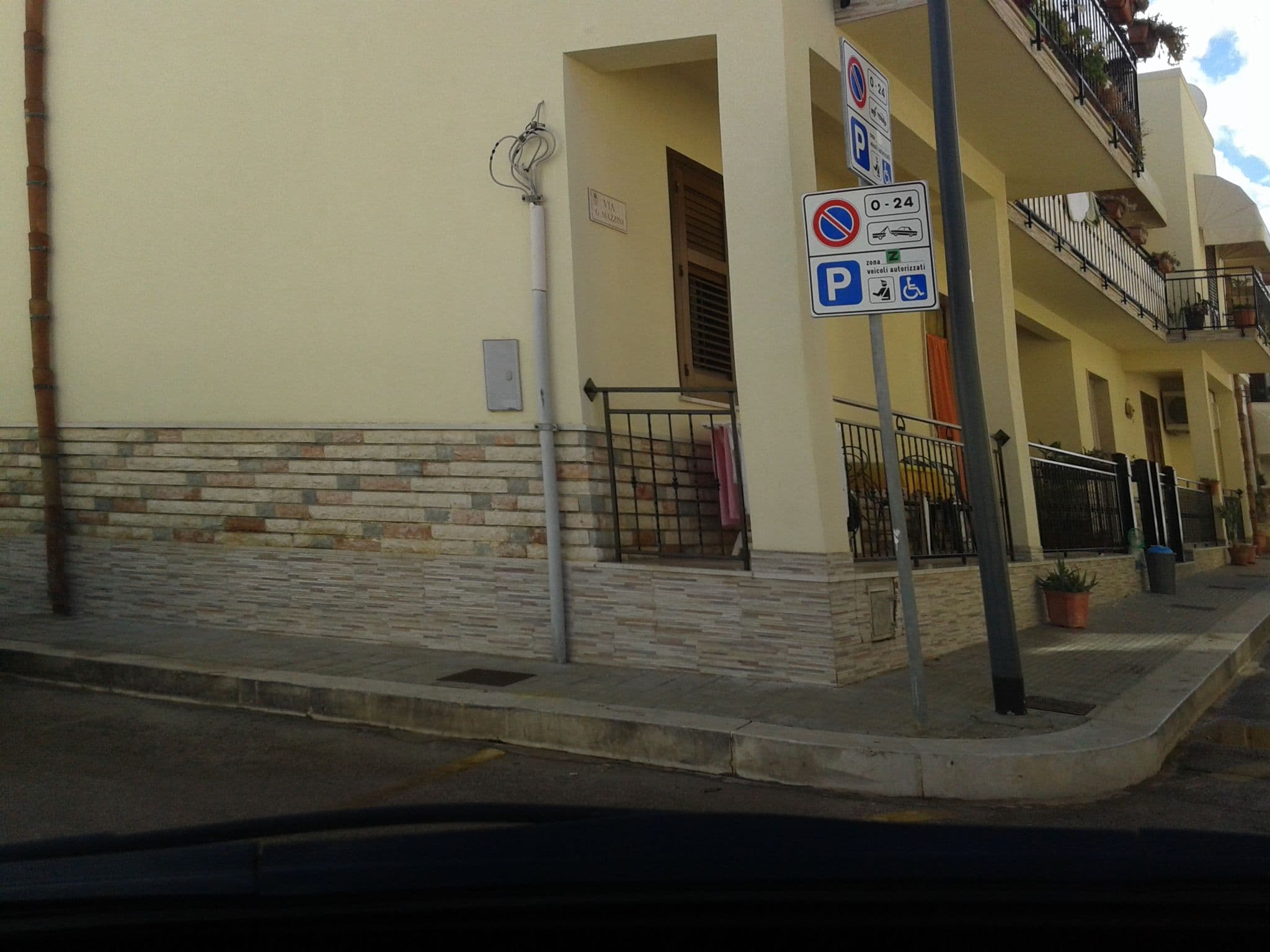 Street view near Sun Garden Hotel, San Vito Lo Capo — © robertoinze (CC BY-SA · Mapillary)