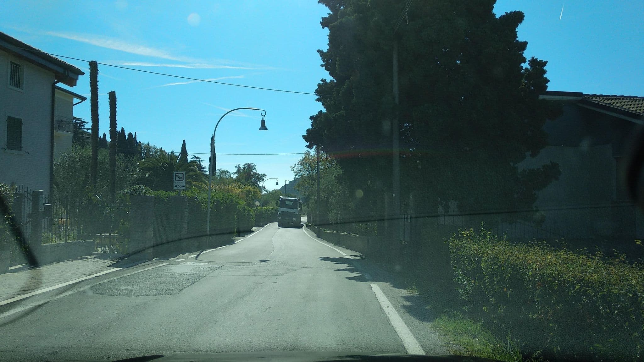 Street view near Hotel Due Palme, Torri del Benaco — © steinm (CC BY-SA · Mapillary)