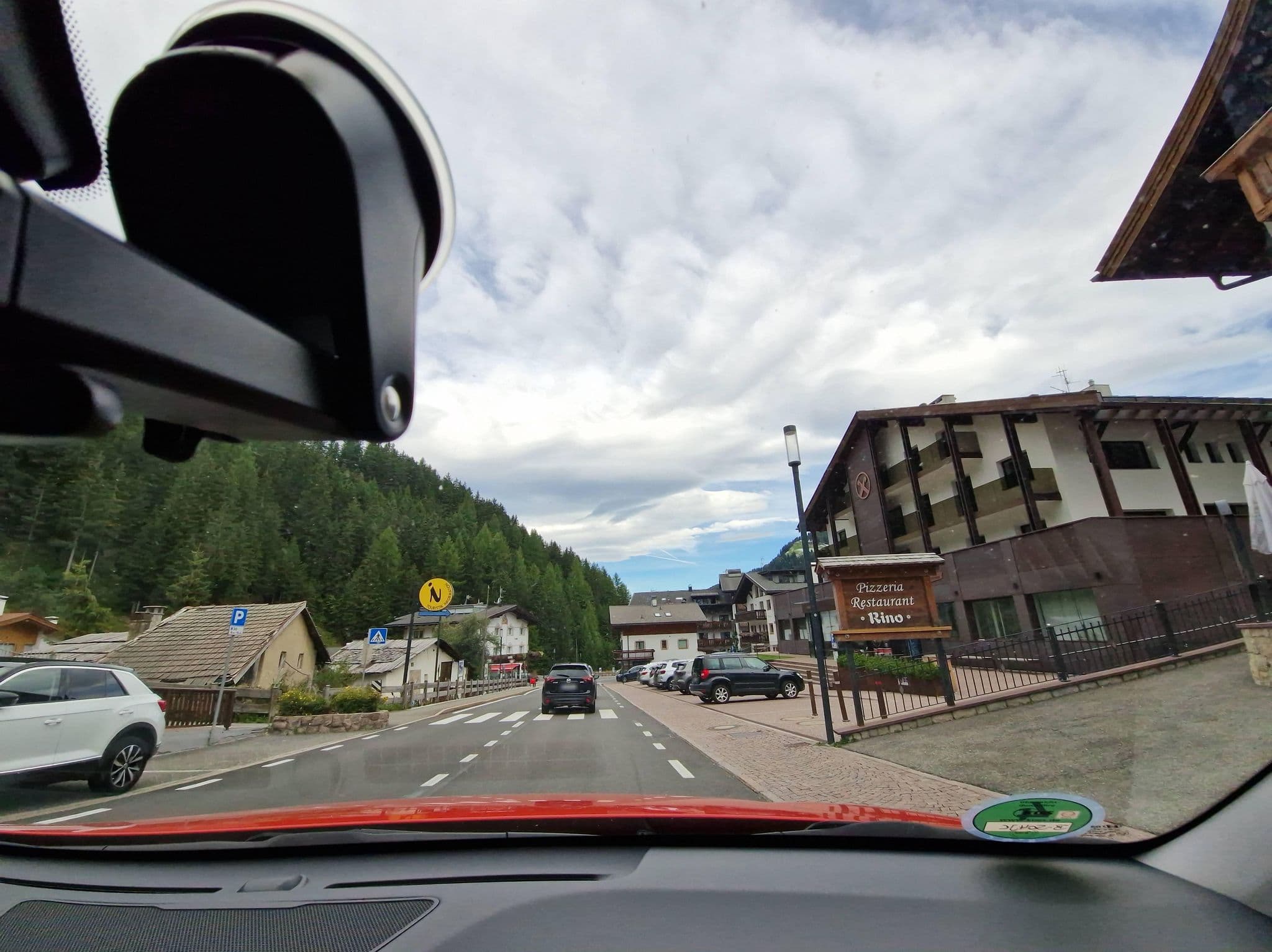 Street view near Hotel Linder, Selva