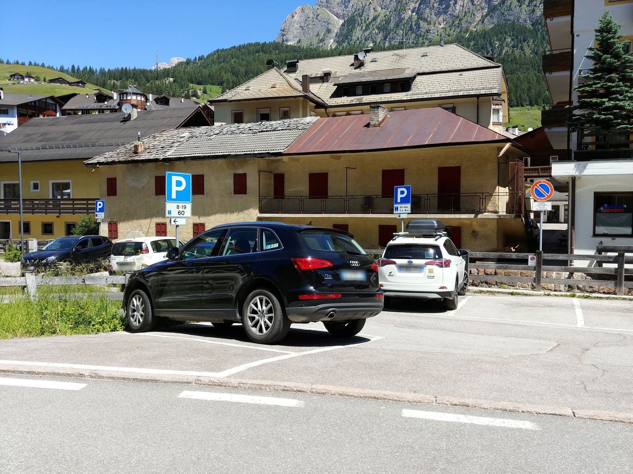 Street view near The Oswald Grand Hotel, Selva — © highlander (CC BY-SA · Mapillary)