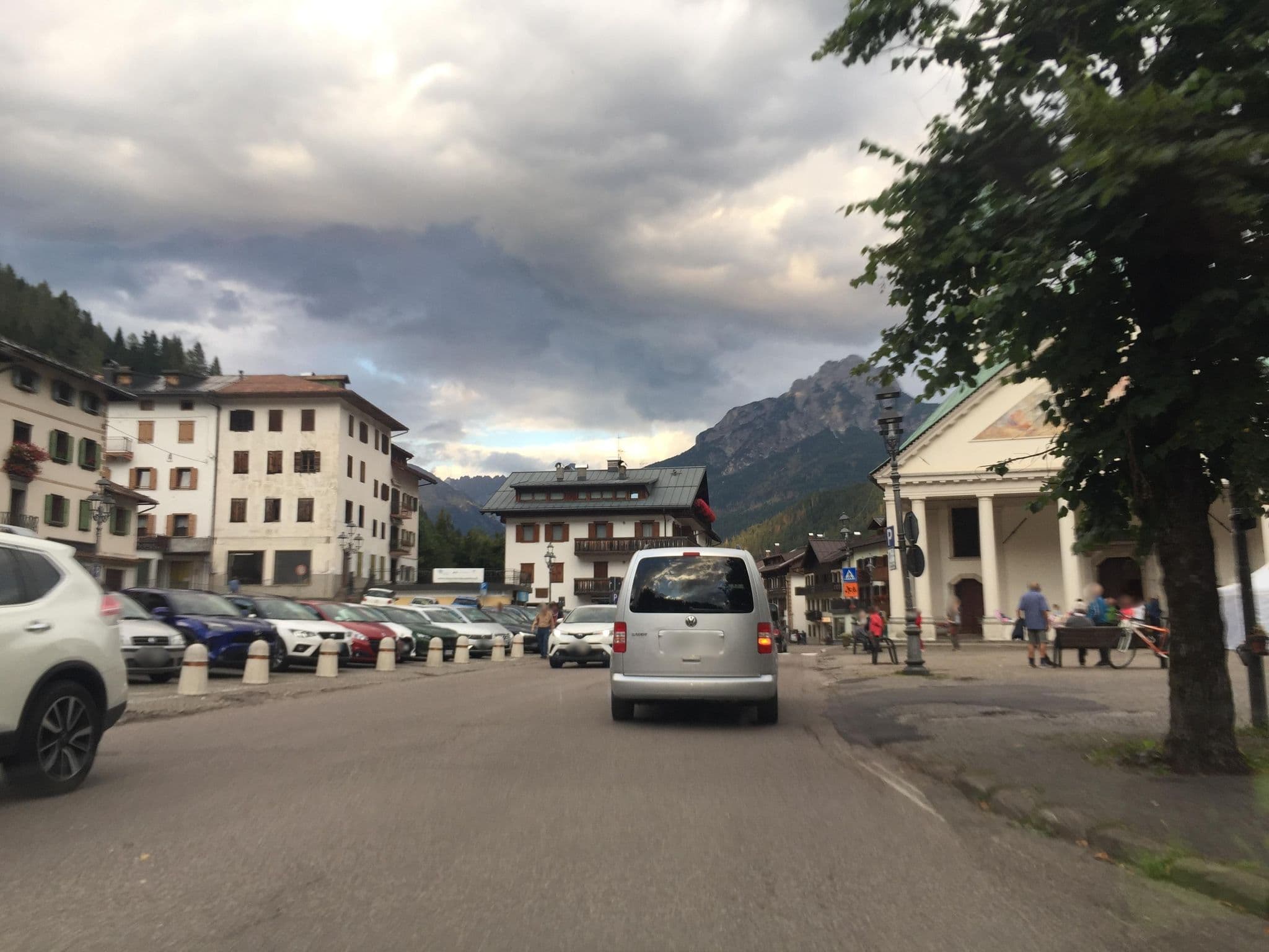 Street view near Albergo Centrale di Buzzo Gino & C. S.N.C., Santo Stefano di Cadore — © igorzo (CC BY-SA · Mapillary)