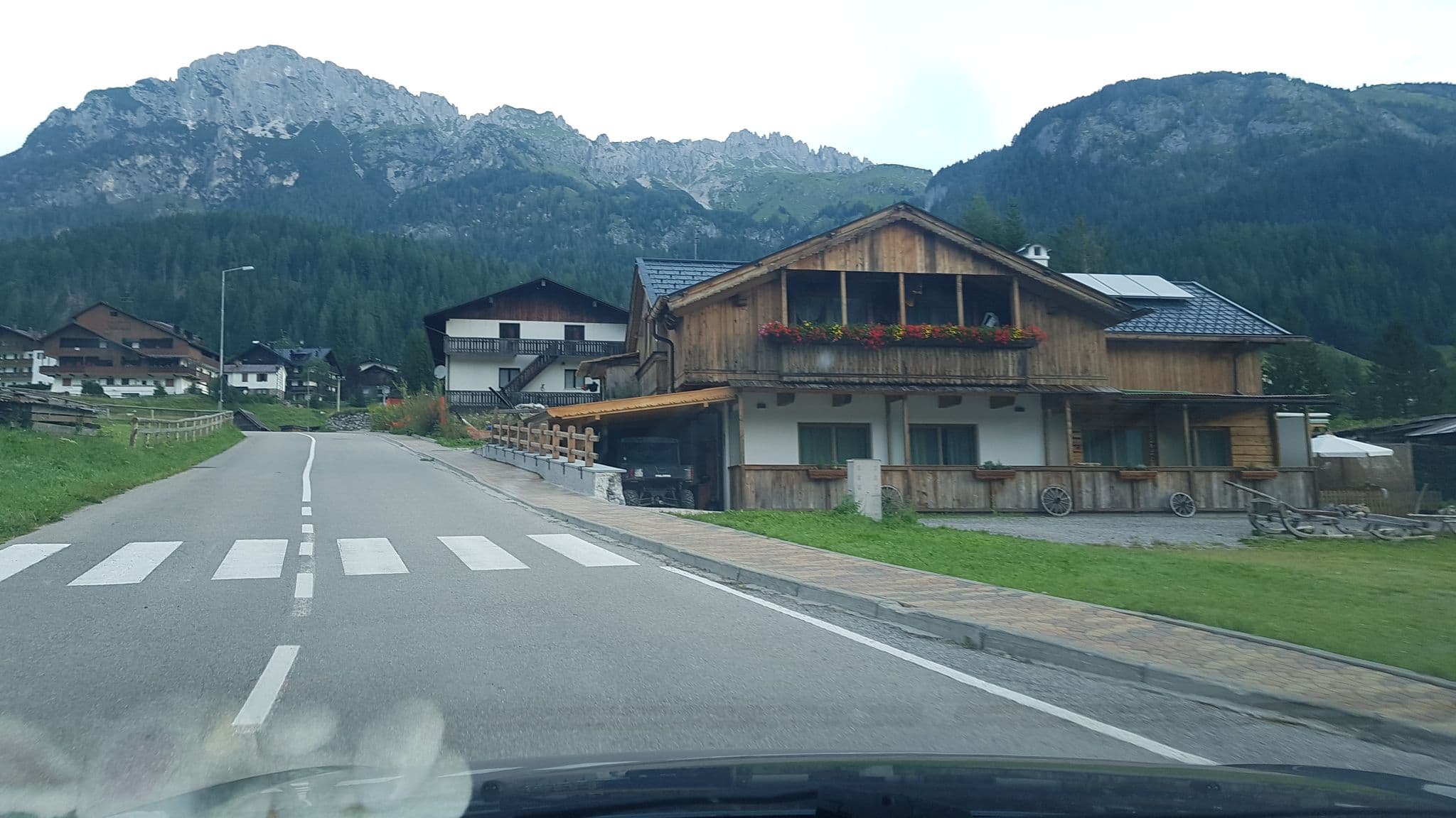 Street view near Il Nido, Granvilla — © igorzo (CC BY-SA · Mapillary)