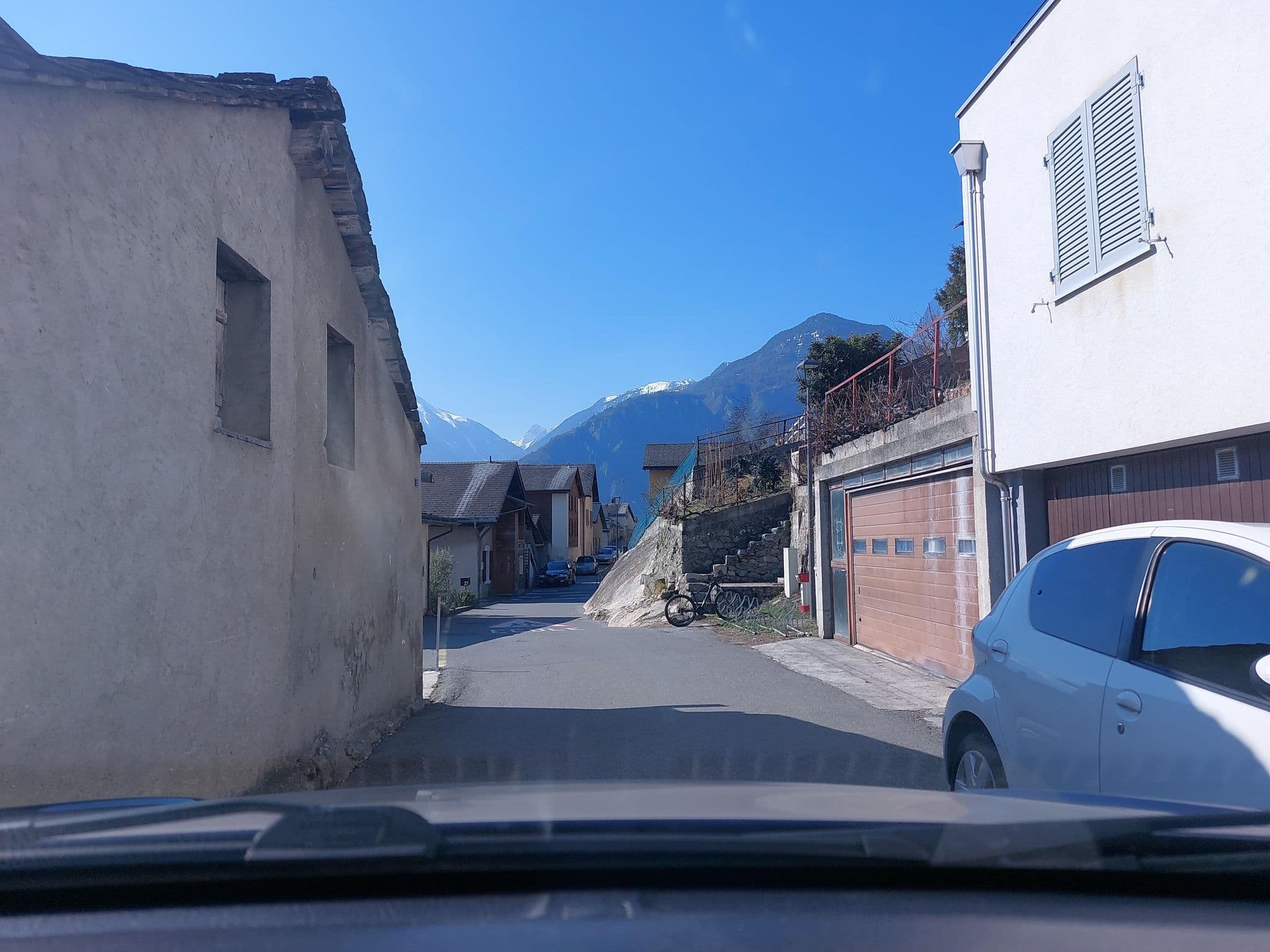 Street view near Oh bons moments!, Fully — © Balbenar (CC BY-SA · Mapillary)