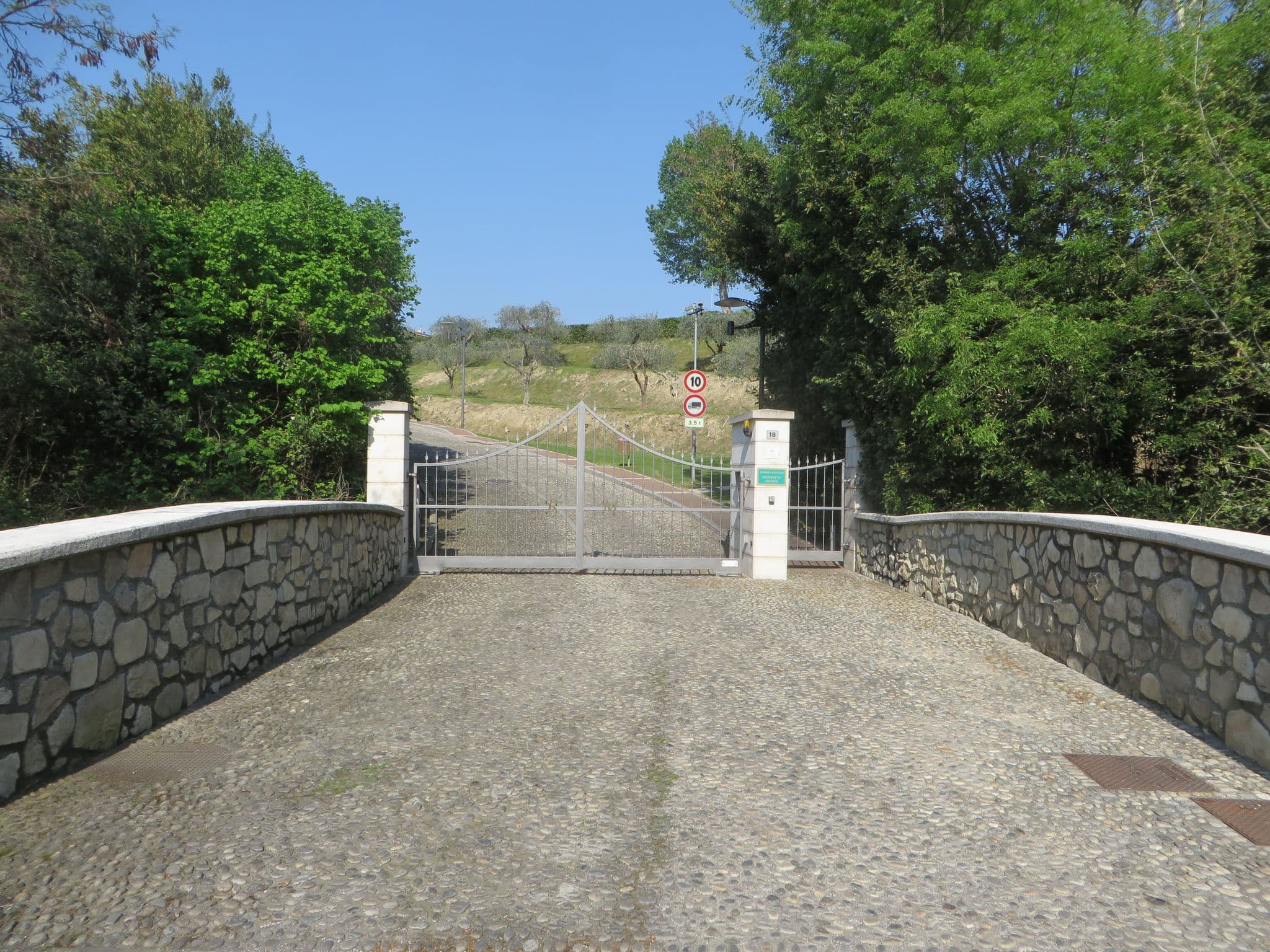 Street view near Montecolo Resort, Solarolo — © lary_fede (CC BY-SA · Mapillary)