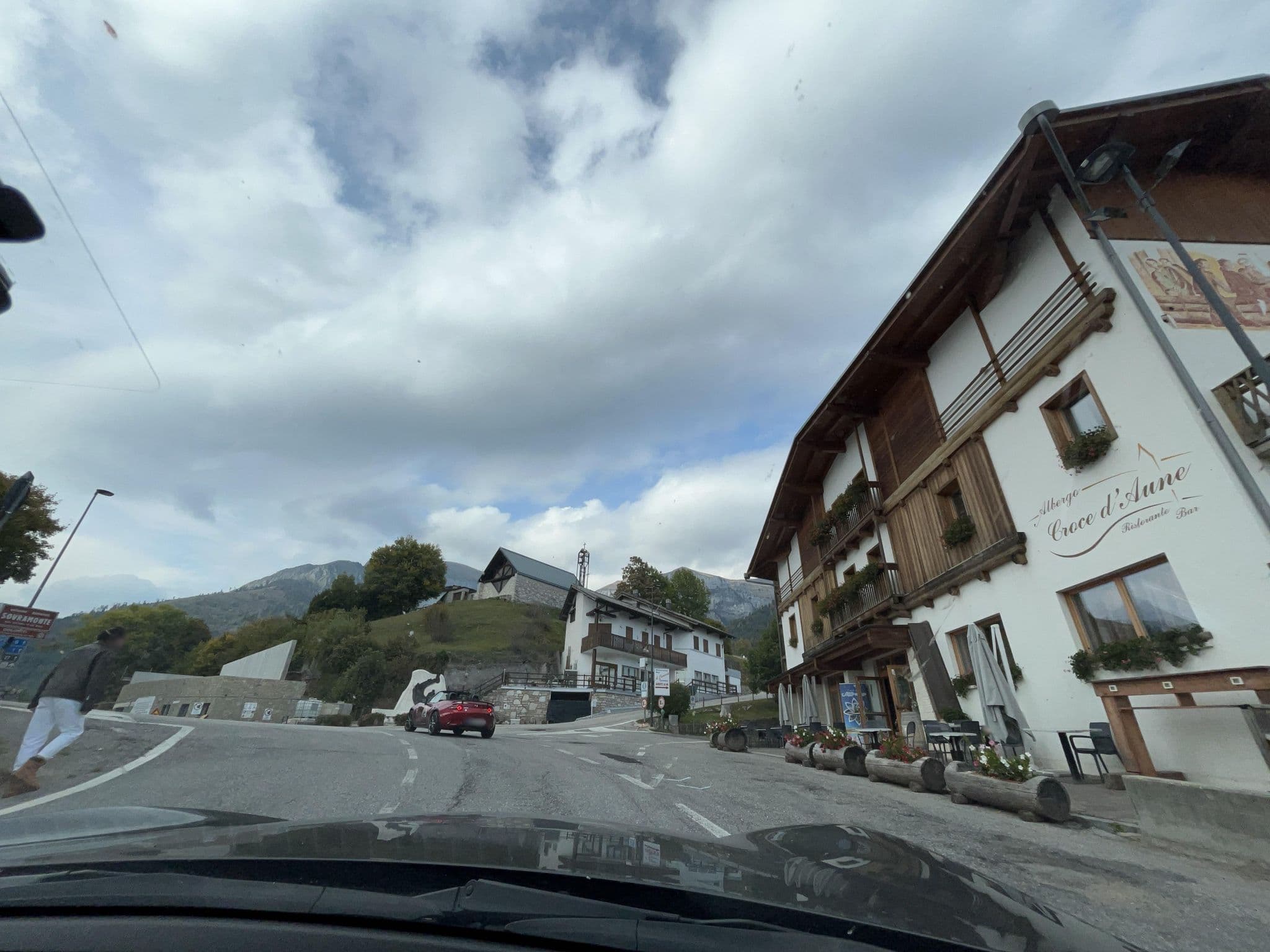 Street view near Albergo Ristorante Croce d`Aune, Sovramonte — © joachim_mueller (CC BY-SA · Mapillary)