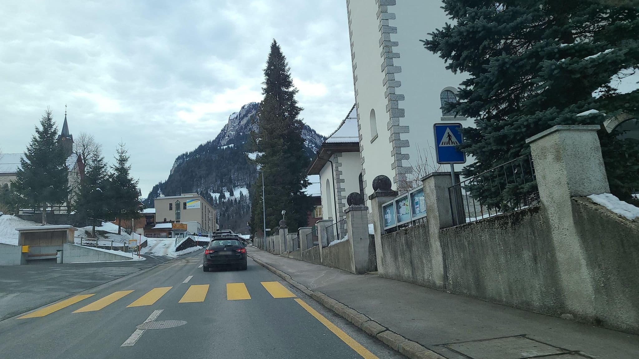 Street view near Hotel Gasthaus Nünalp, Sachseln — © chrisbeddow (CC BY-SA · Mapillary)