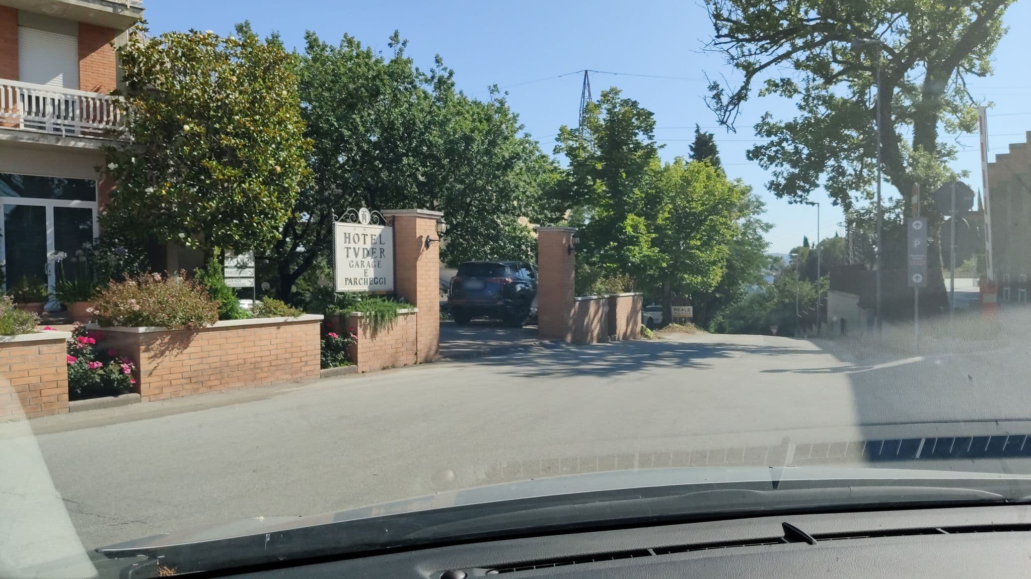 Street view near Hotel Ristorante Tuder, Todi — © arcanma (CC BY-SA · Mapillary)