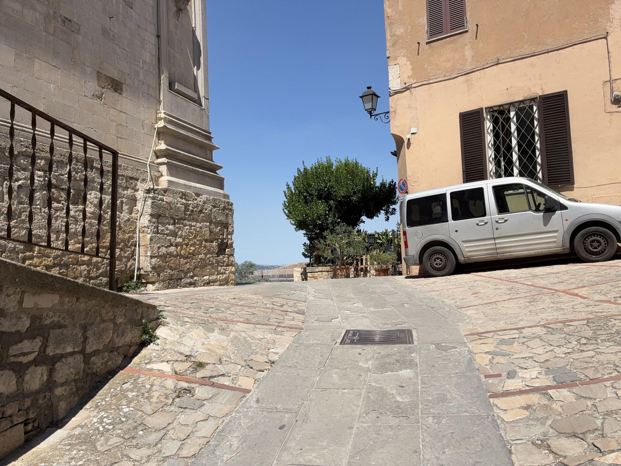 Street view near Numero6, Todi — © panbauletto (CC BY-SA · Mapillary)