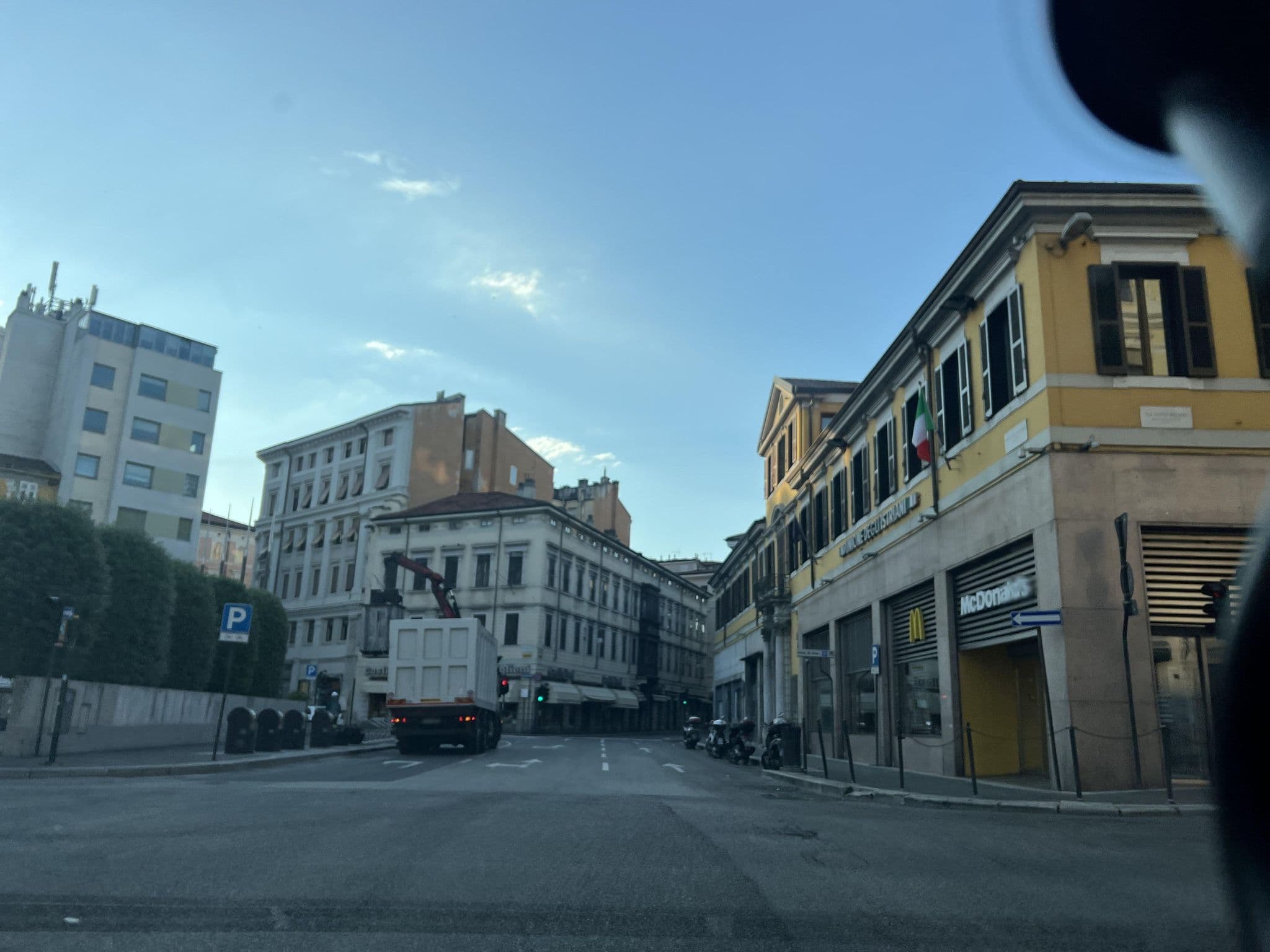 Street view near Triest, Via Alfredo Oriani 2, Trieste — © igorzo (CC BY-SA · Mapillary)