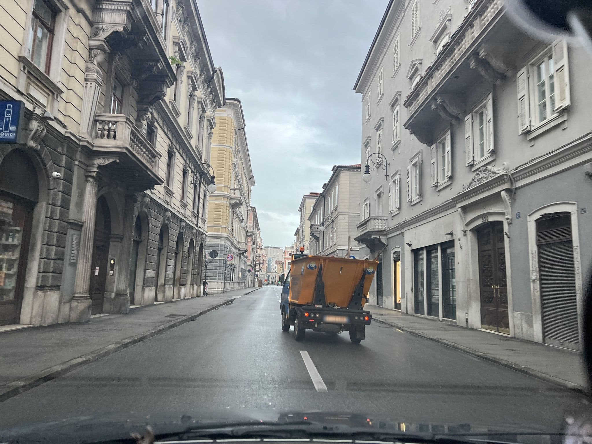 Street view near Brilliant Room, Trieste — © igorzo (CC BY-SA · Mapillary)