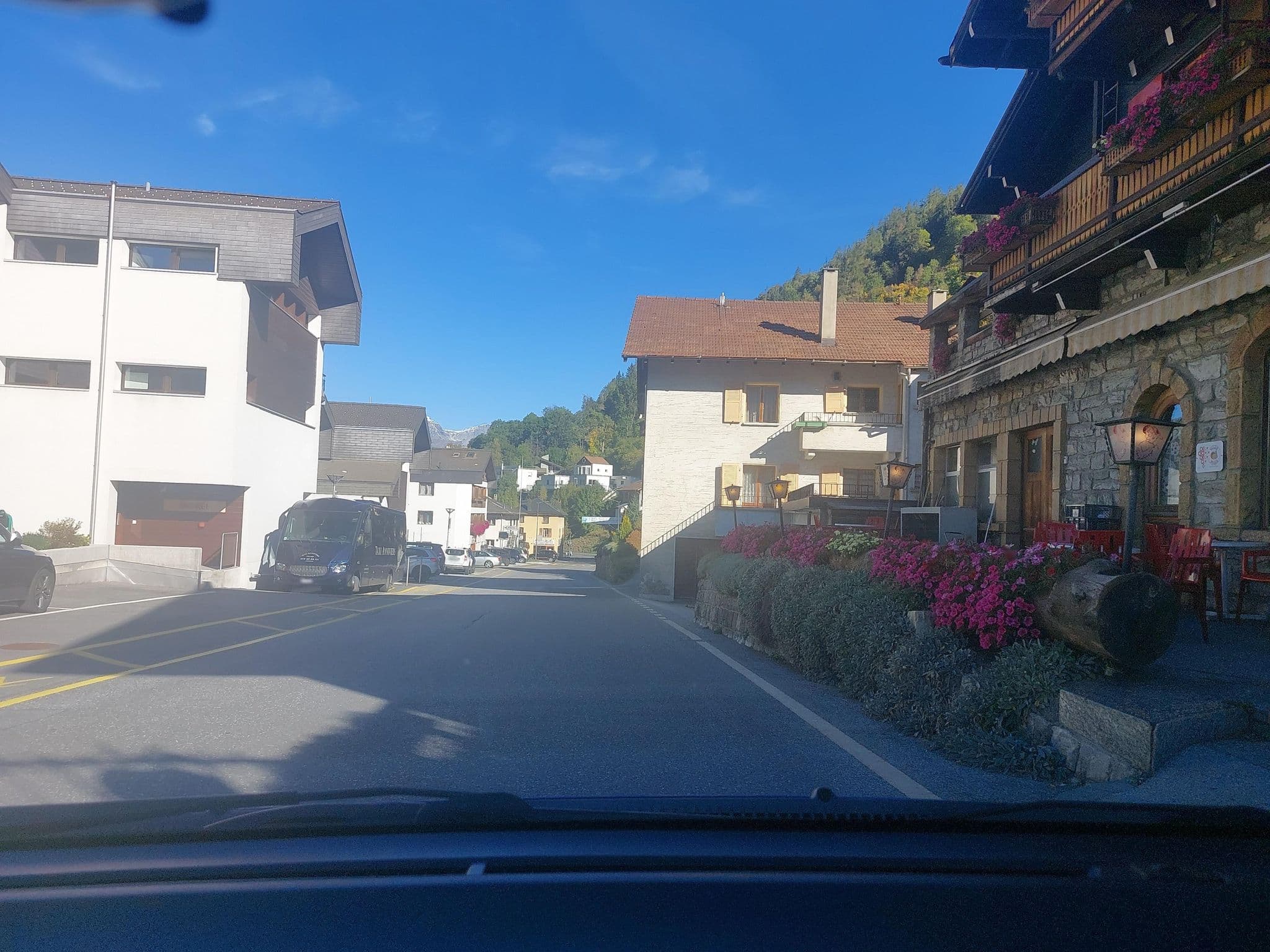Street view near Le Manoir, Chippis — © Balbenar (CC BY-SA · Mapillary)