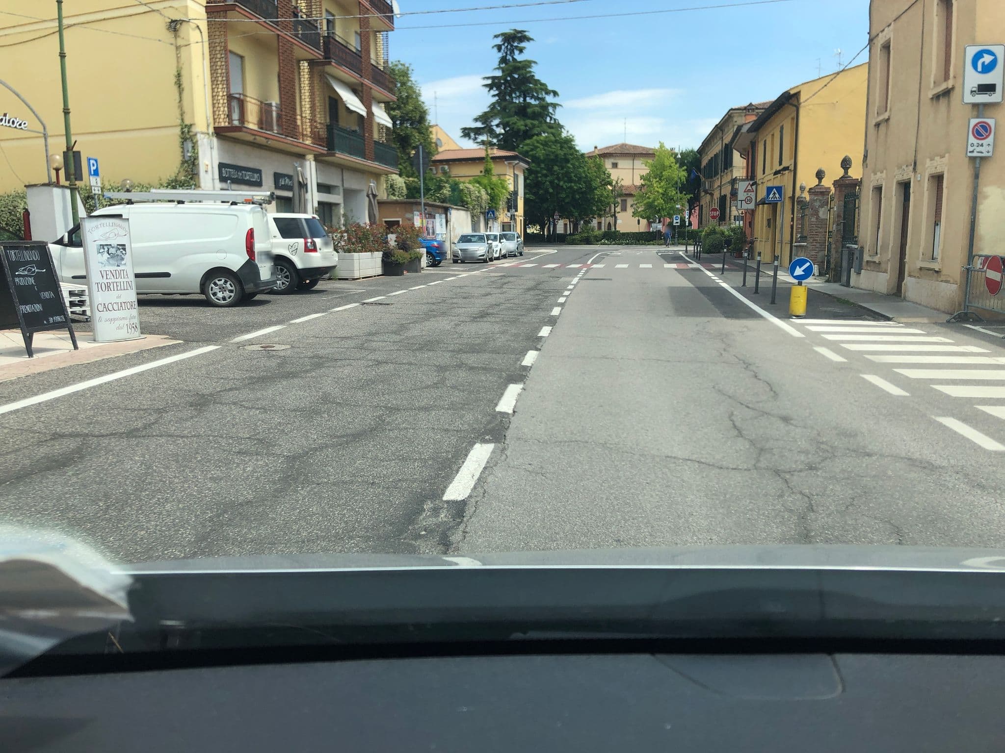 Street view near Albergo Al Cacciatore, Valeggio sul Mincio — © pisul (CC BY-SA · Mapillary)