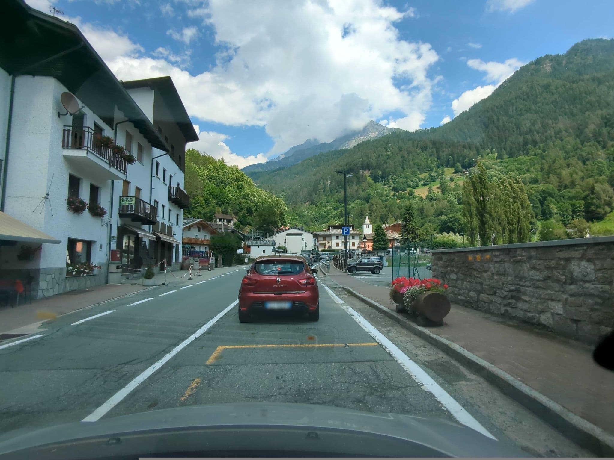 Street view near Hotel Punta Cian, Valtournenche — © musuruan (CC BY-SA · Mapillary)