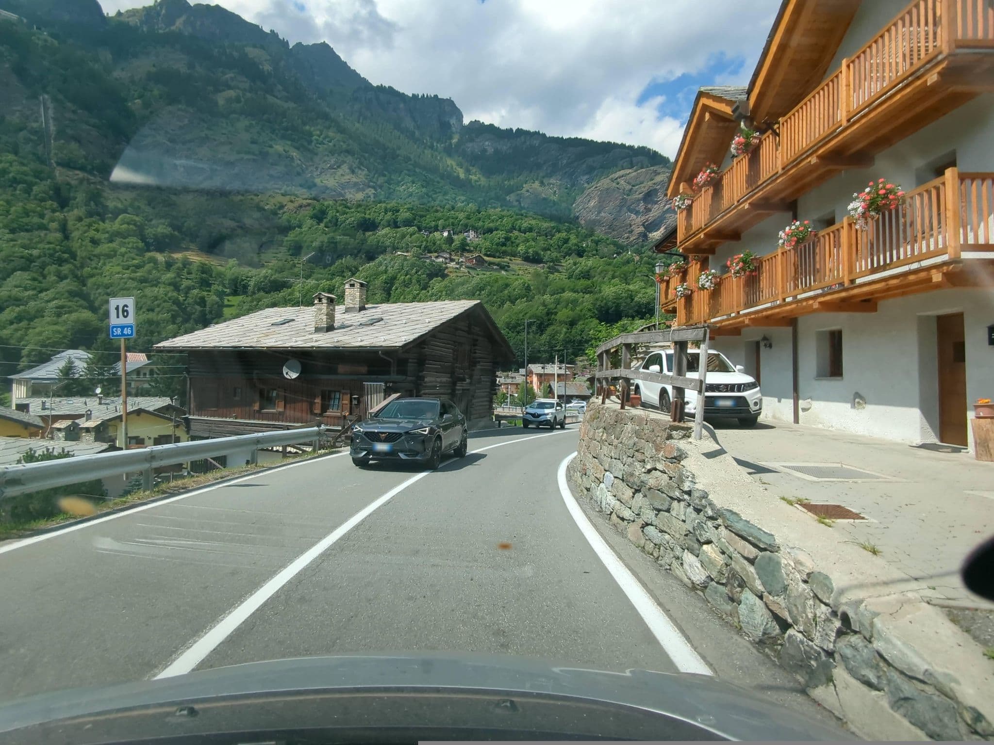 Street view near Hotel Sans Soucis, Valtournenche — © musuruan (CC BY-SA · Mapillary)