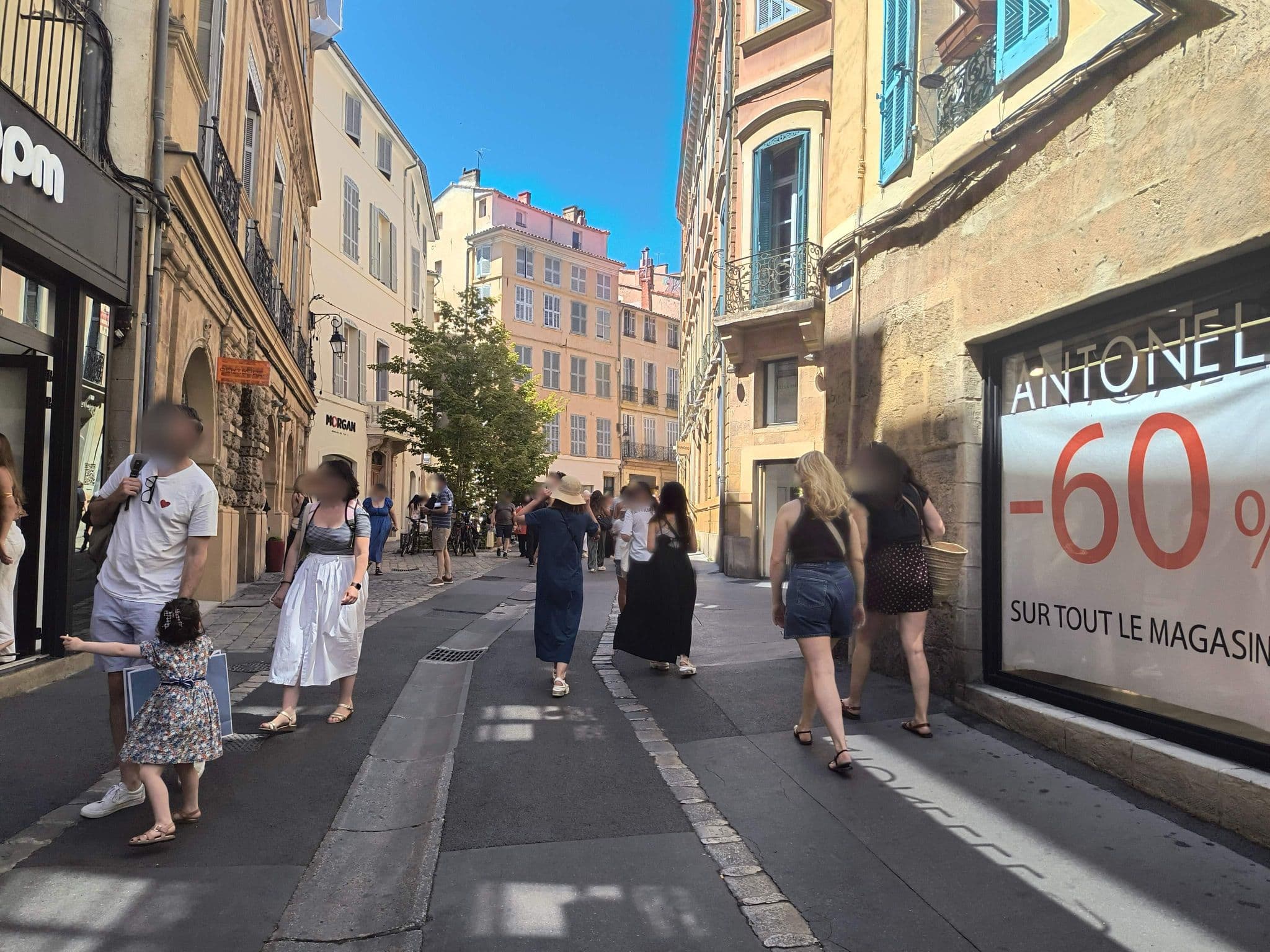 Street view near Dolphin's B&B, Aix-en-Provence — © mapeadora (CC BY-SA · Mapillary)
