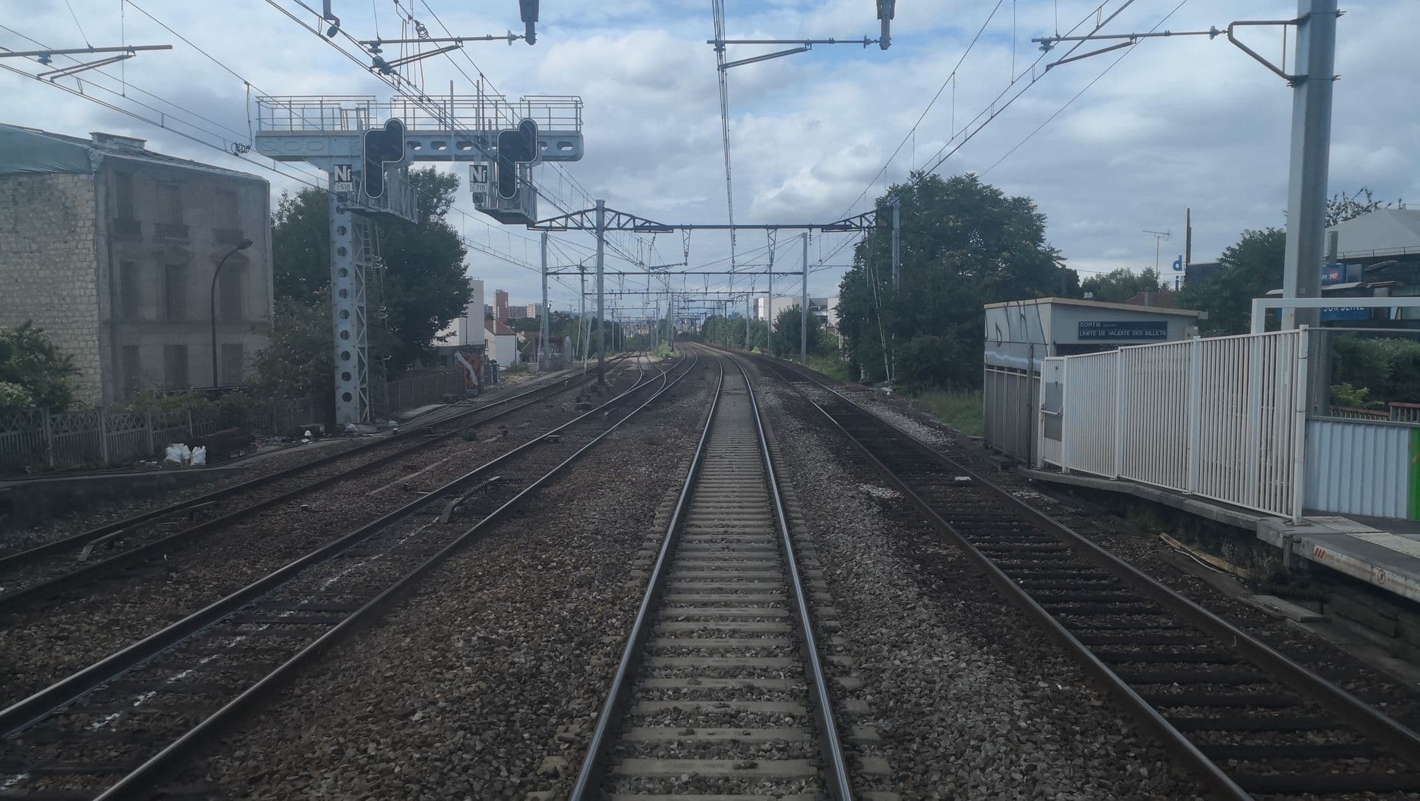 Street view near Hotel de la gare de vitry, Alfortville — © atabaraud (CC BY-SA · Mapillary)