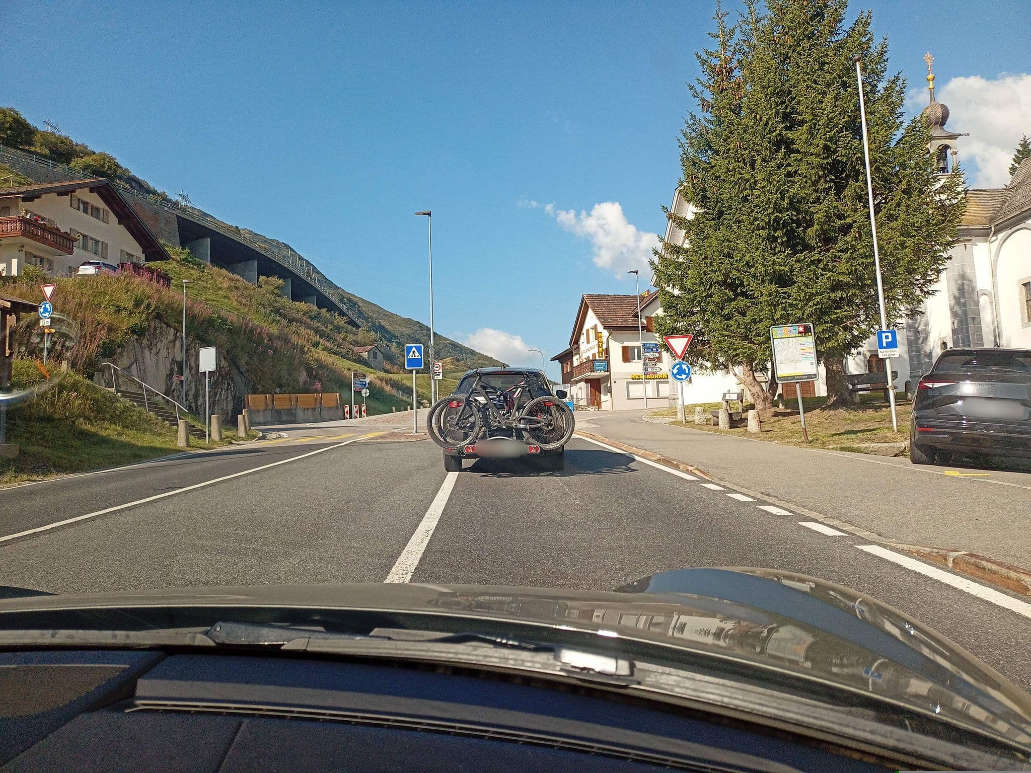 Street view near Sust Lodge, Andermatt — © xdTAGCLAN (CC BY-SA · Mapillary)