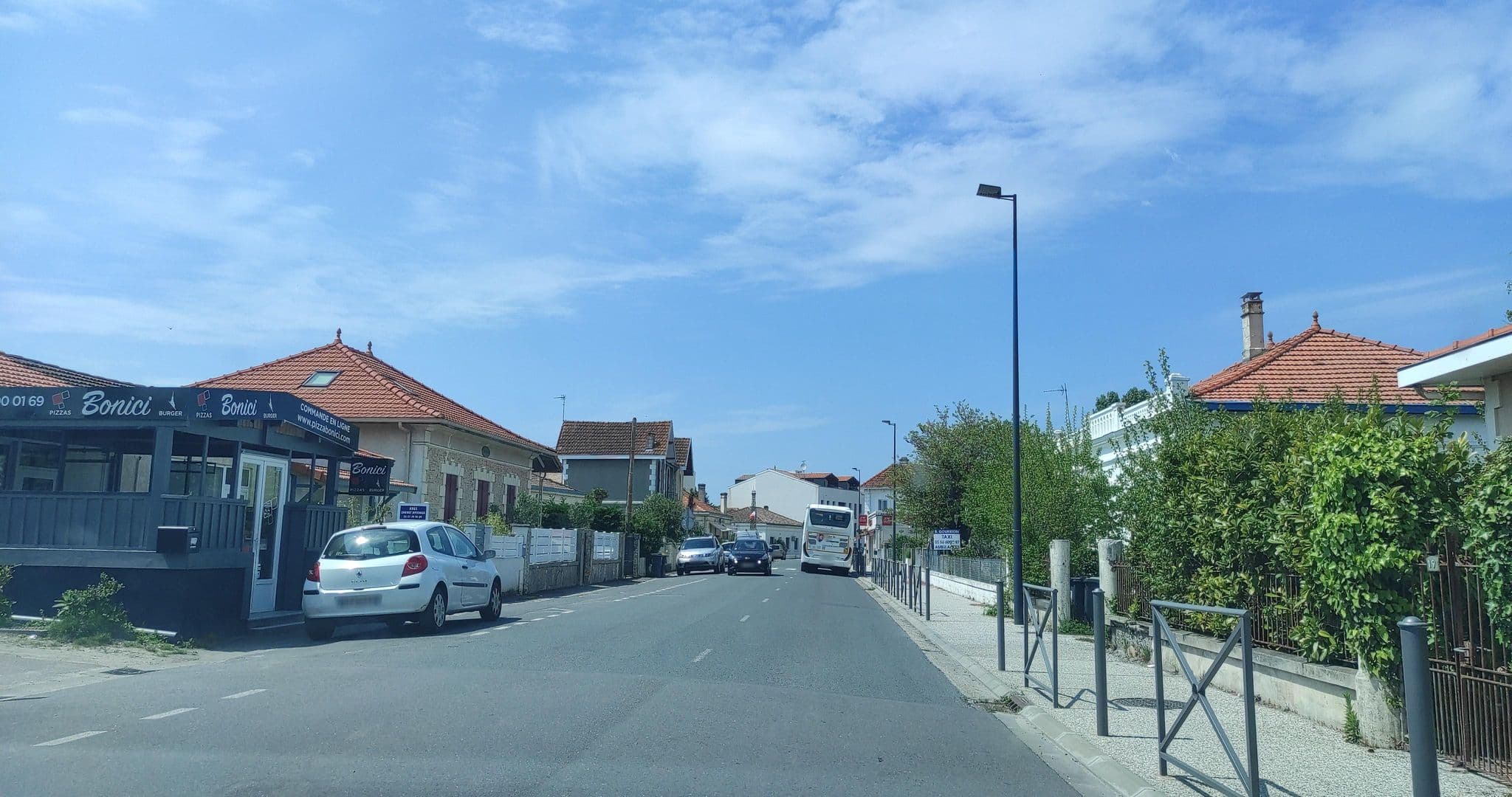 Street view near La Petite Auberge, Arès — © yod4z (CC BY-SA · Mapillary)