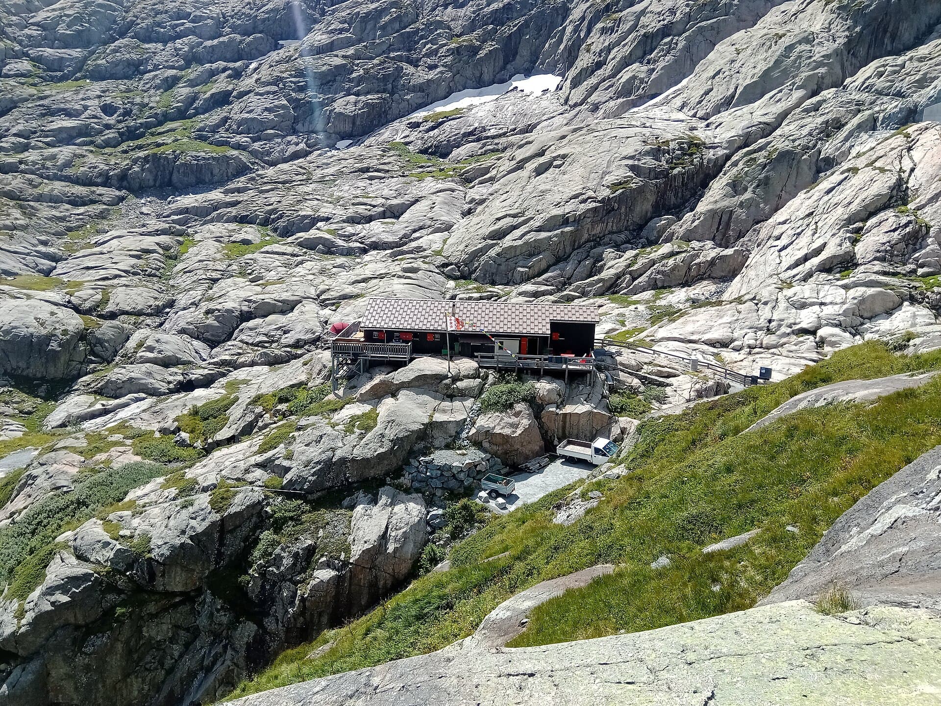La cabane du Vieux Emosson (via Wikimedia Commons, CC BY-SA 4.0)