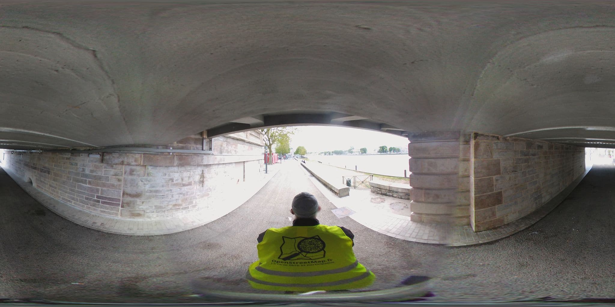 Street view near Hotel ibis Styles Bayonne Centre Gare, Bayonne — © ev1velodyssee (CC BY-SA · Mapillary)