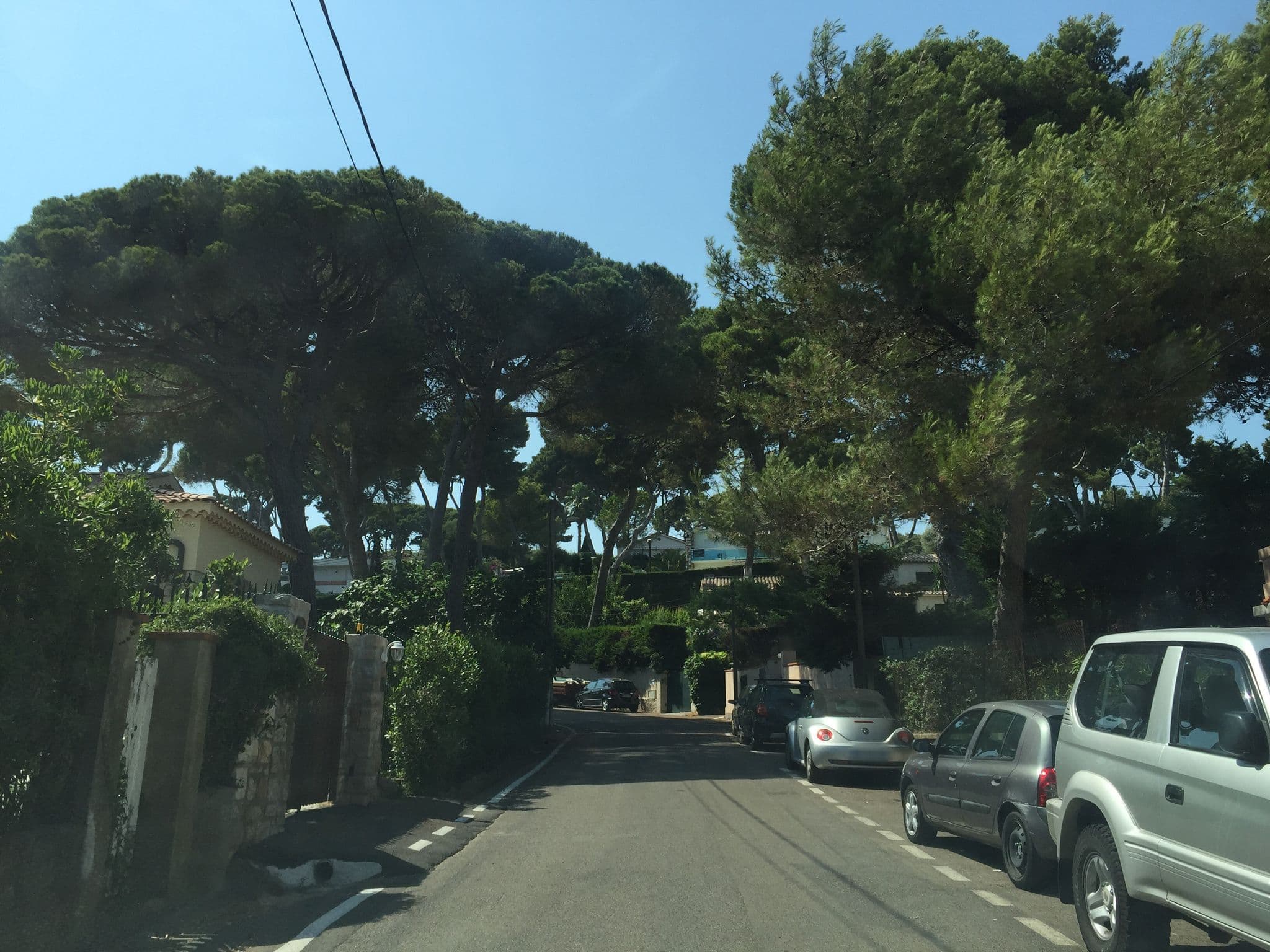Street view near Relais International de la Jeunesse - Antibes, Juan-les-Pins — © jesolem (CC BY-SA · Mapillary)