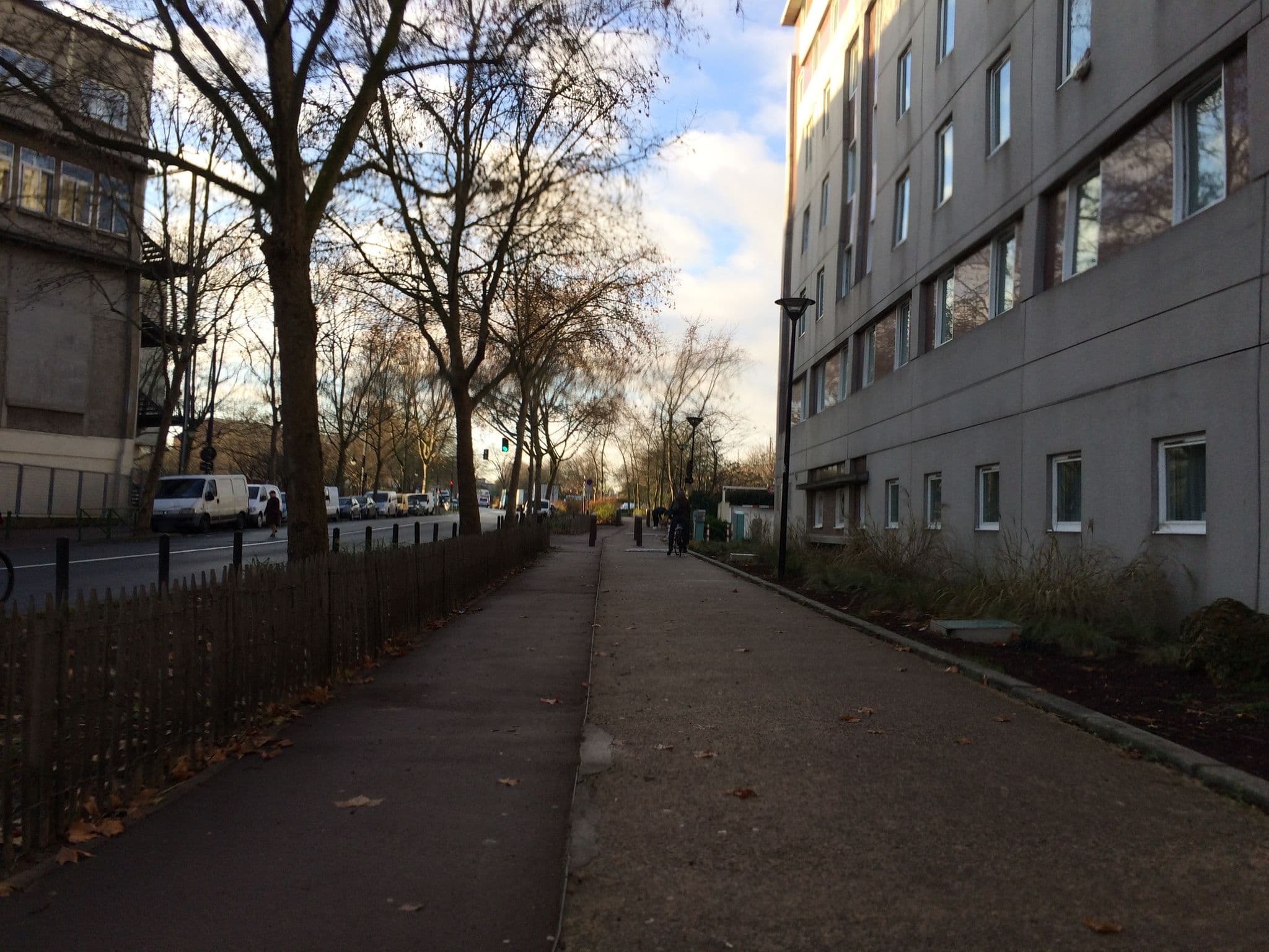 Street view near B&B HOTEL Paris Malakoff Parc des Expositions, Malakoff — © josmougn (CC BY-SA · Mapillary)