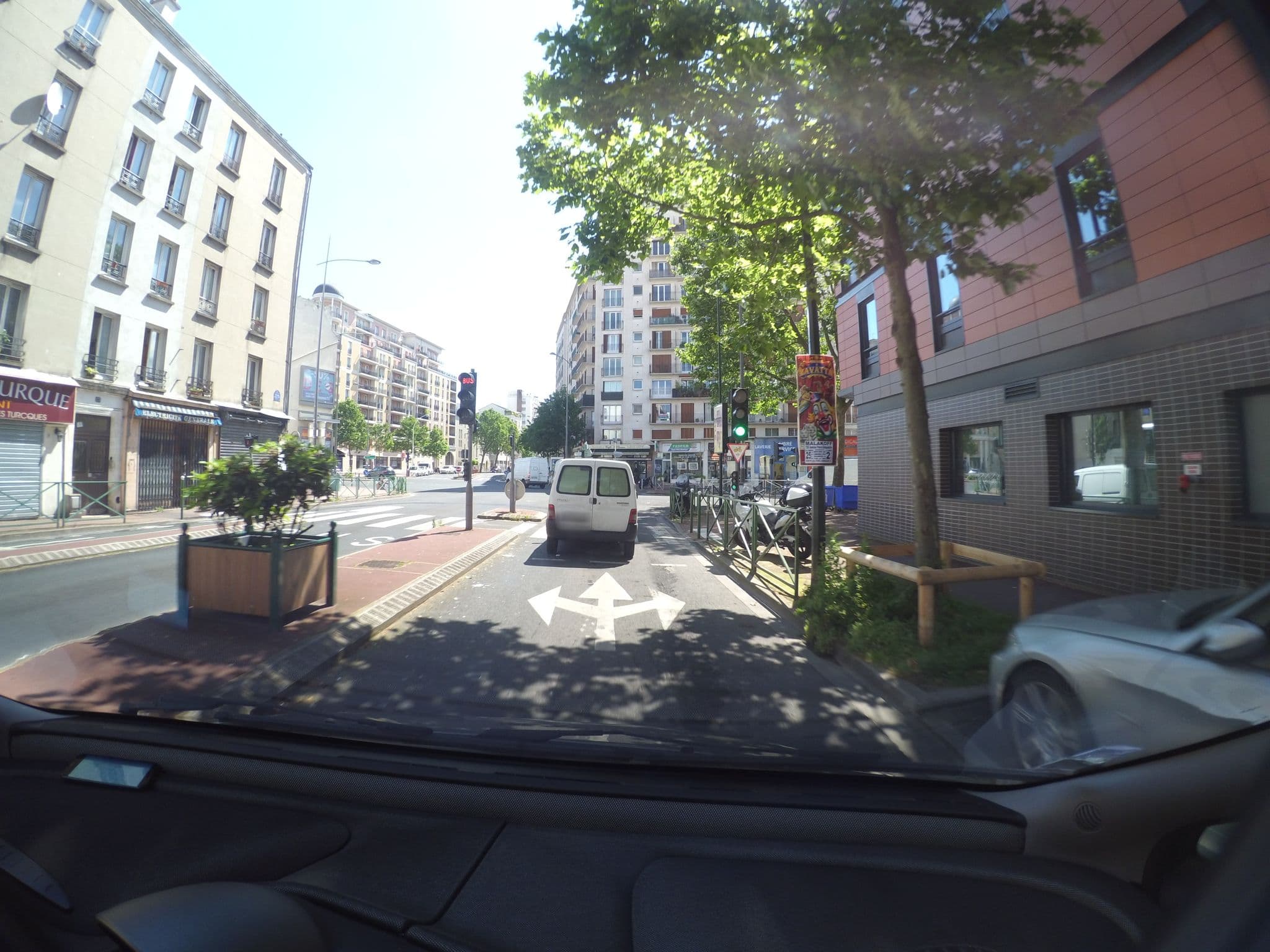 Street view near Aparthotel Adagio Paris Malakoff Châtillon, Montrouge — © stephanep (CC BY-SA · Mapillary)
