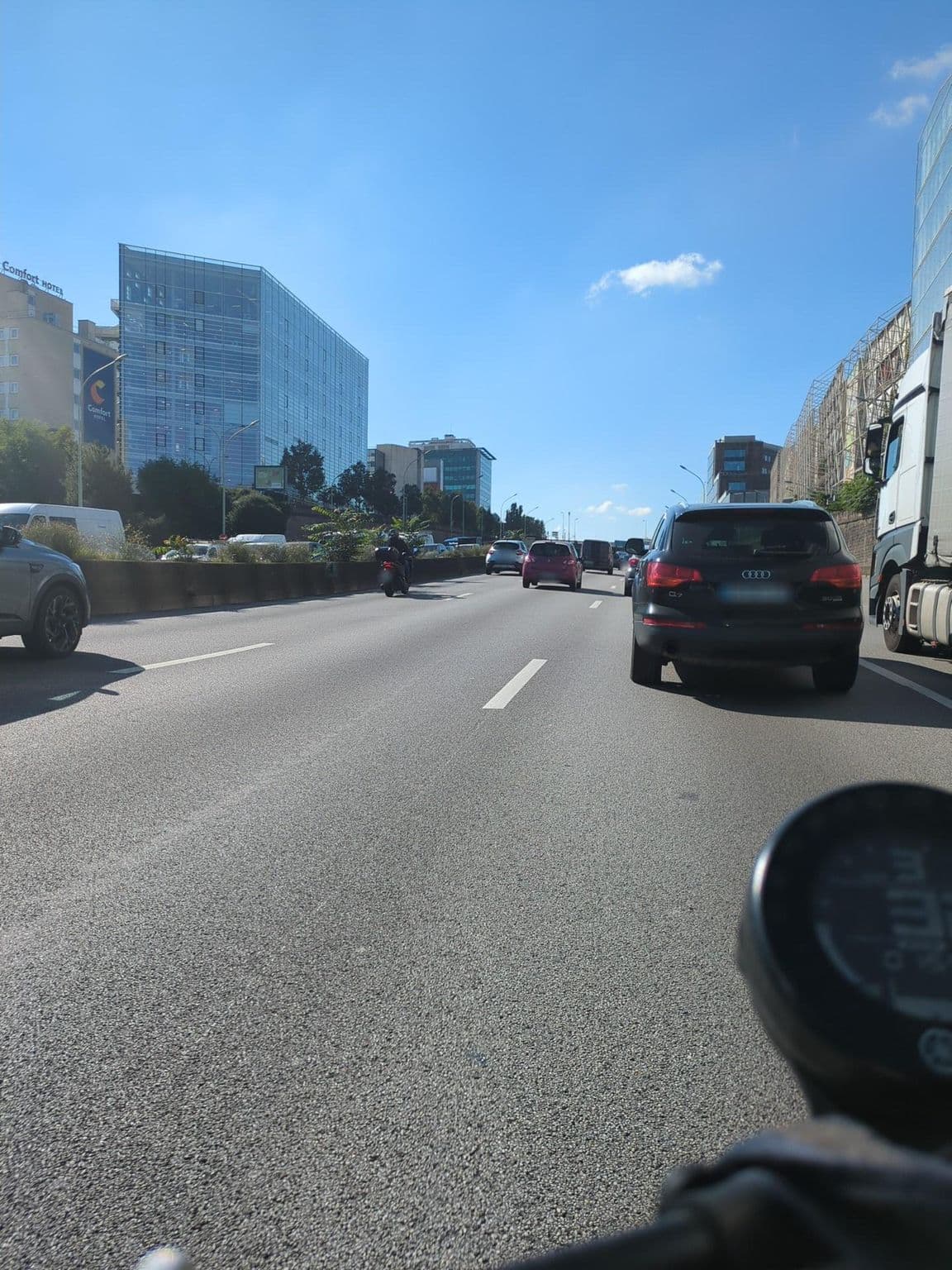 Street view near Hôtel Lodge In Mis Paris 13, Ivry-sur-Seine — © didier2020 (CC BY-SA · Mapillary)