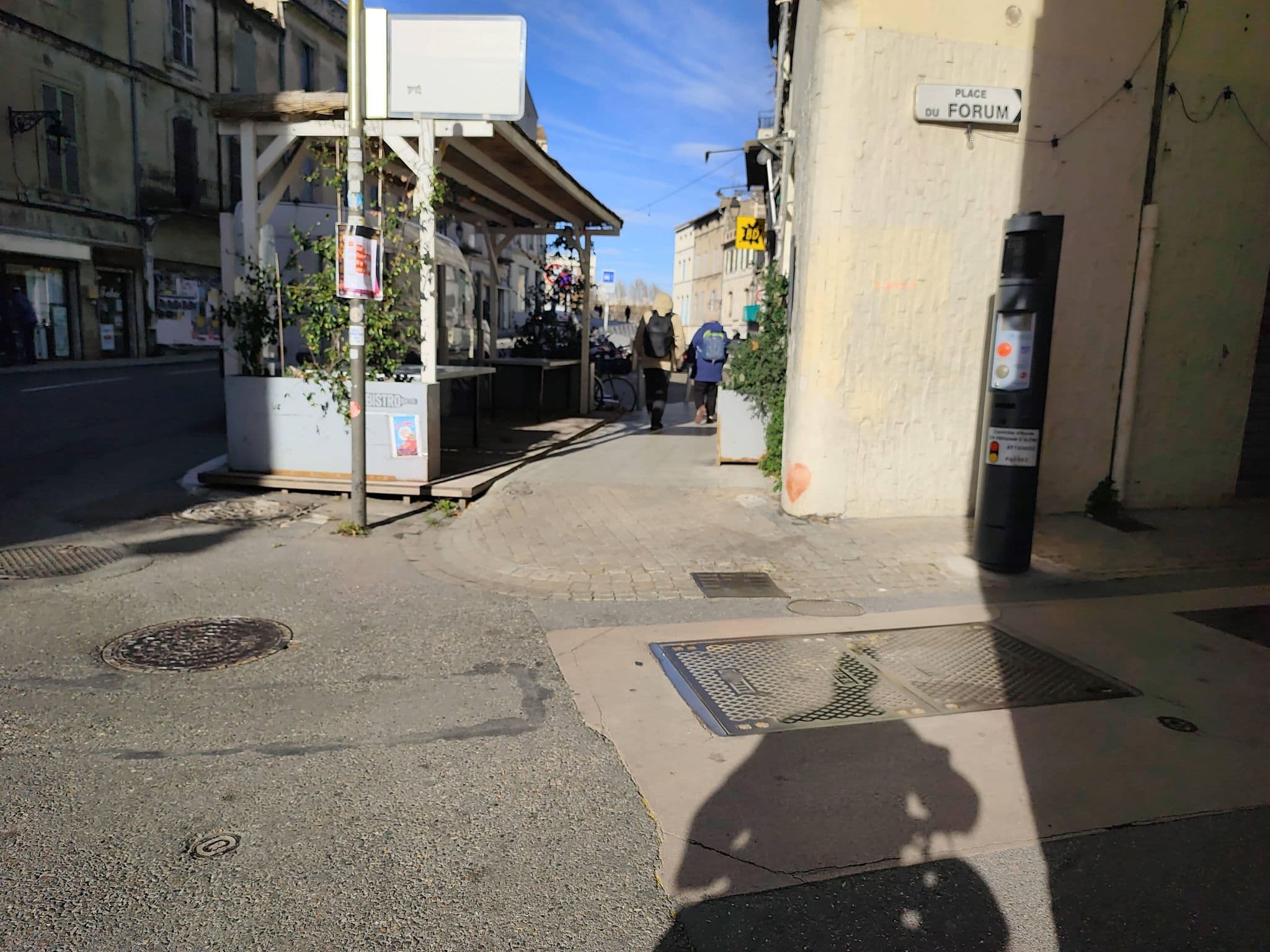Street view near La Résidence - suites & meublés de charme - apart'hotel - chambres de luxe, Arles — © Duro (CC BY-SA · Mapillary)
