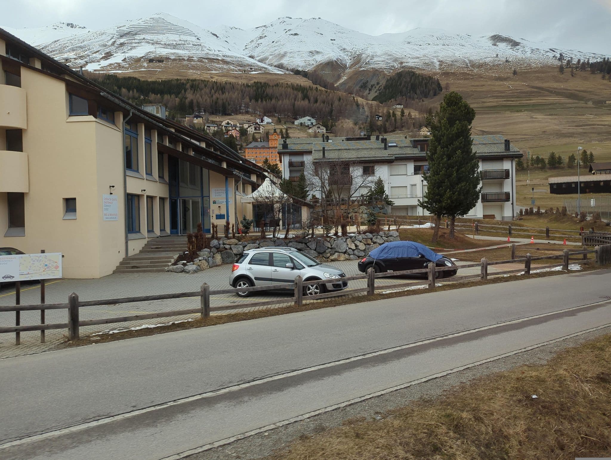 Street view near Convict Zuoz, Zuoz — © oeschinen (CC BY-SA · Mapillary)