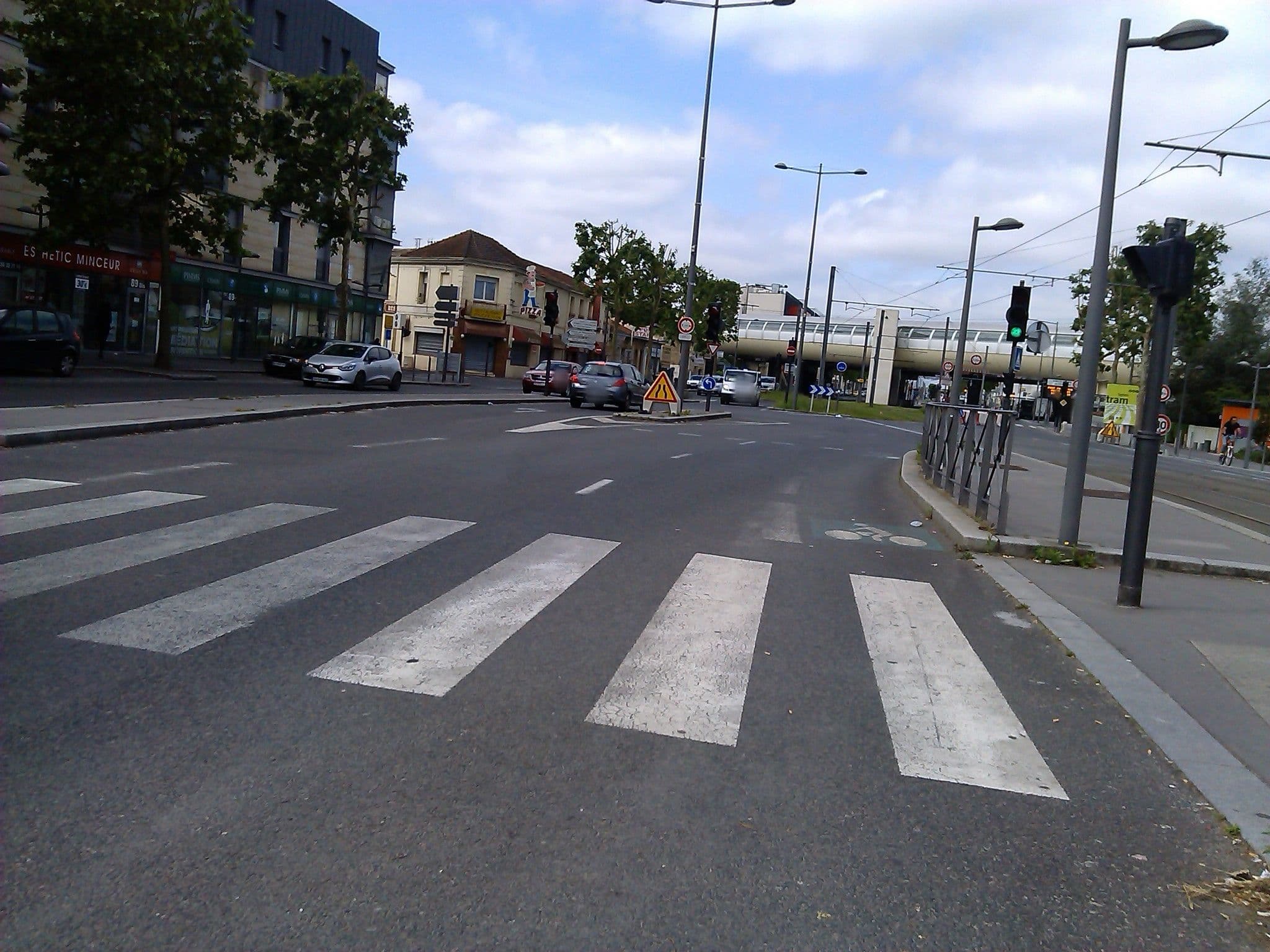 Street view near HOTEL DE VILLE PAUL ET ALEX, Cenon — © changchun1 (CC BY-SA · Mapillary)