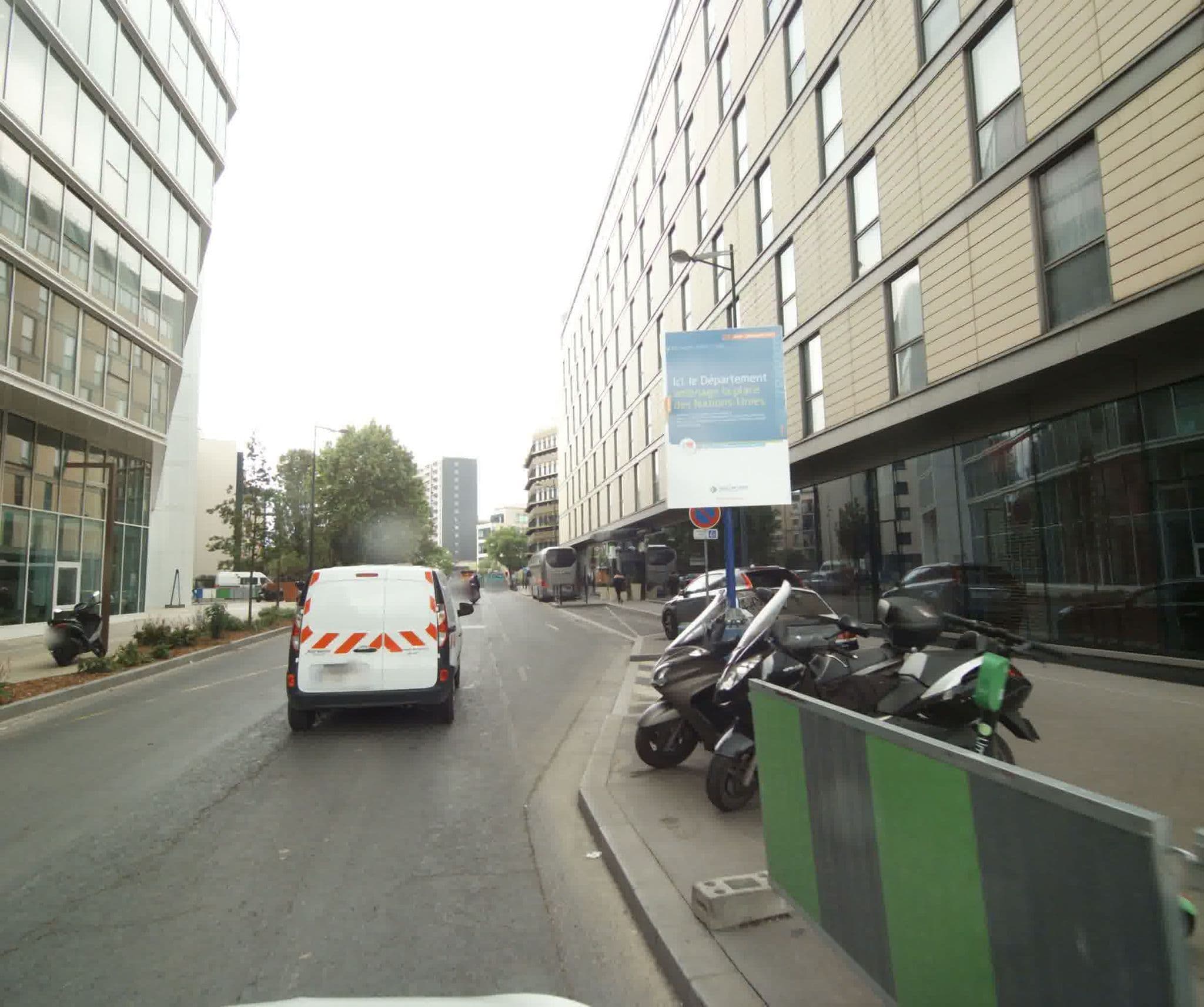Street view near Austin´s Arts Et Metiers Hotel, Clichy — © sogefi (CC BY-SA · Mapillary)