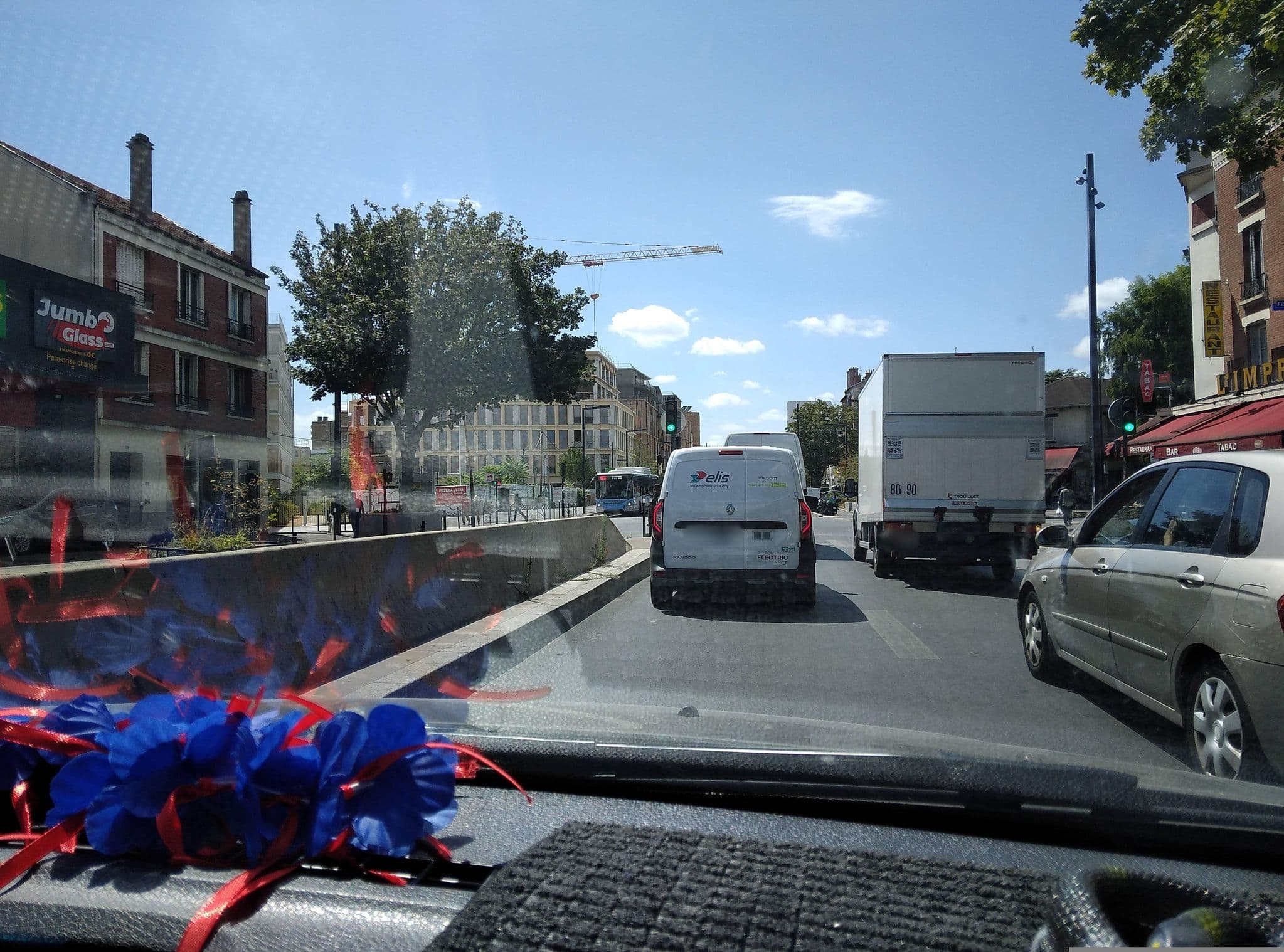 Street view near Hotel Des Prevoyant, La Courneuve — © didoudidi77 (CC BY-SA · Mapillary)
