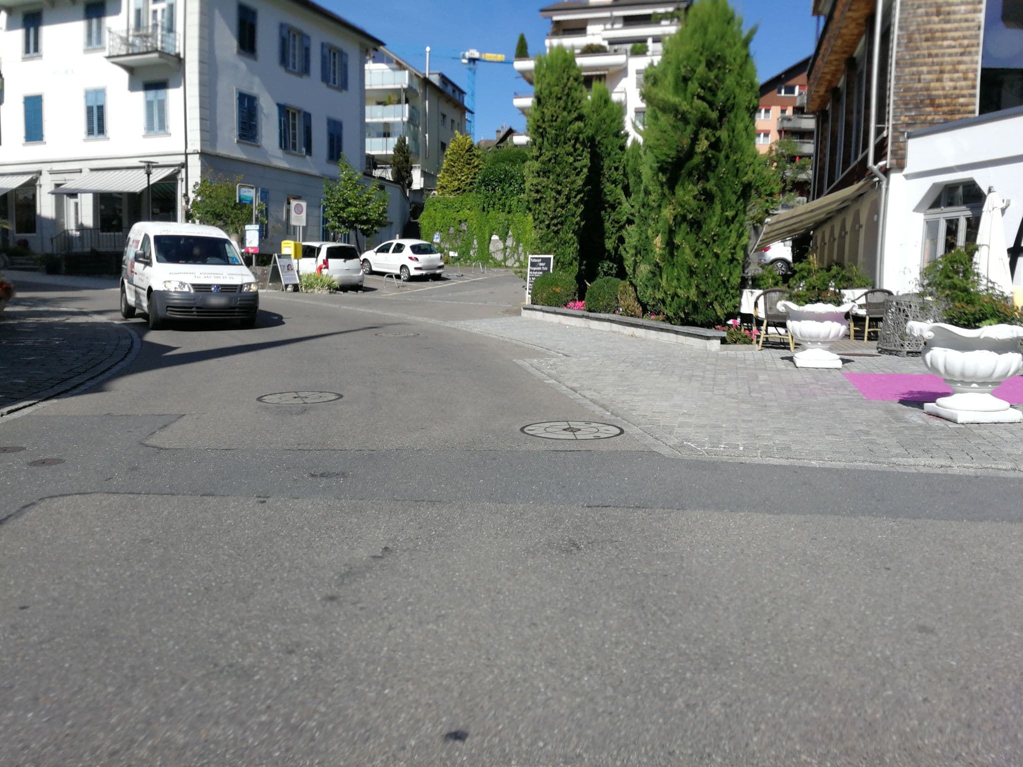 Street view near Wellness Hotel Rössli, Weggis — © barbe45 (CC BY-SA · Mapillary)