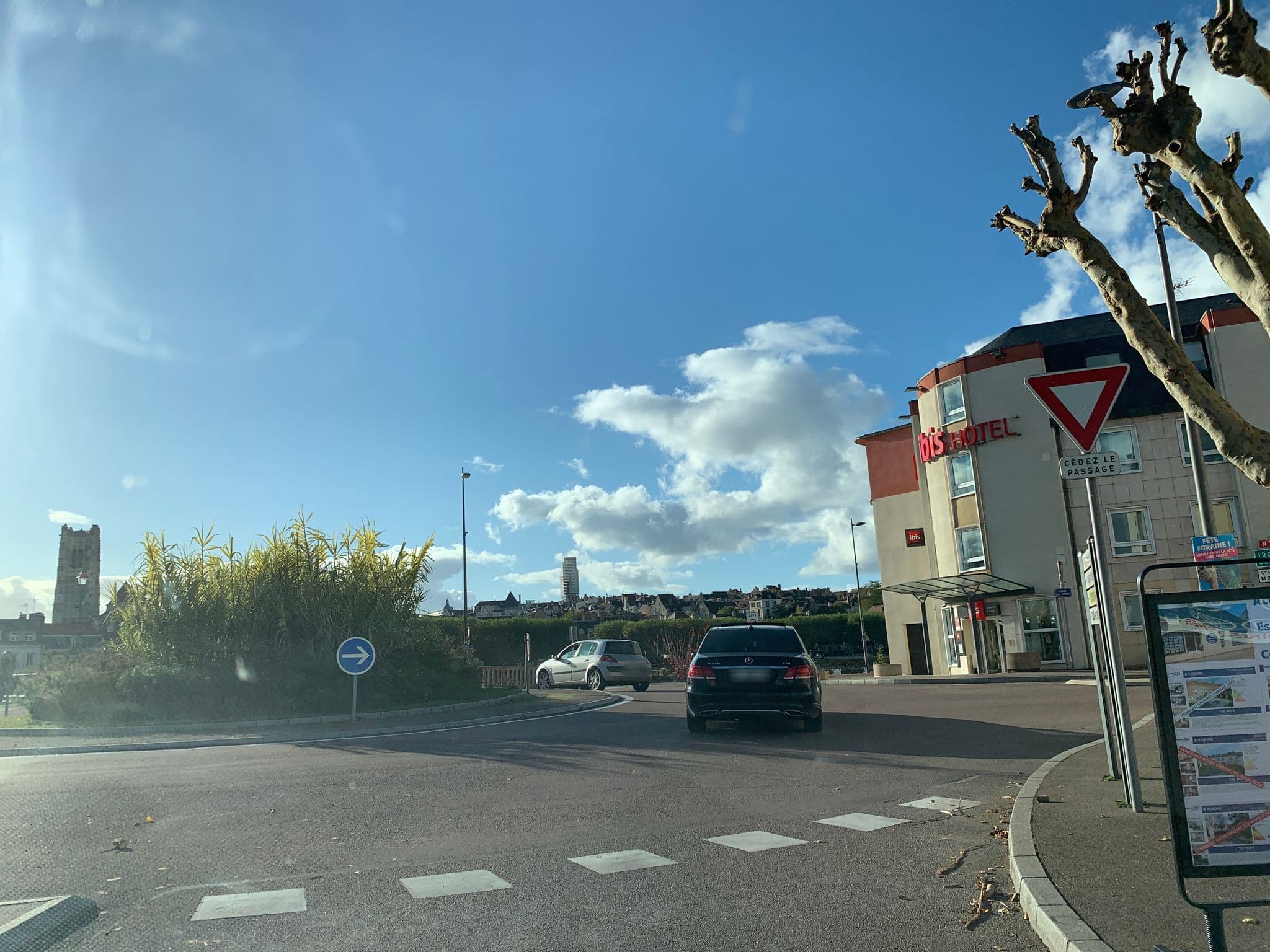 Street view near Hotel Ibis Auxerre Centre, Auxerre — © thepriben (CC BY-SA · Mapillary)