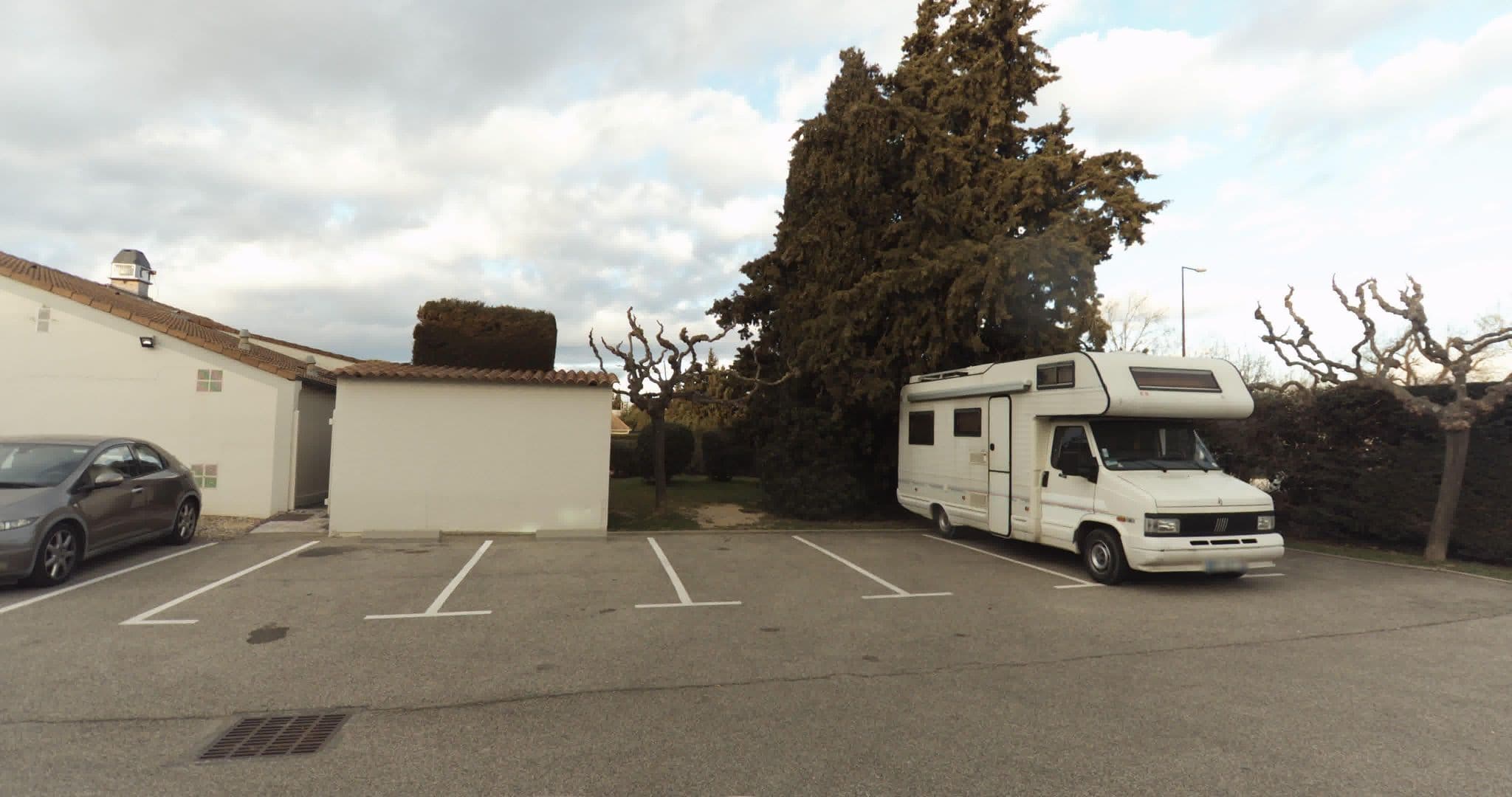 Street view near B&B HOTEL Avignon Sud Parc des Expositions, Montfavet — © sogefi (CC BY-SA · Mapillary)