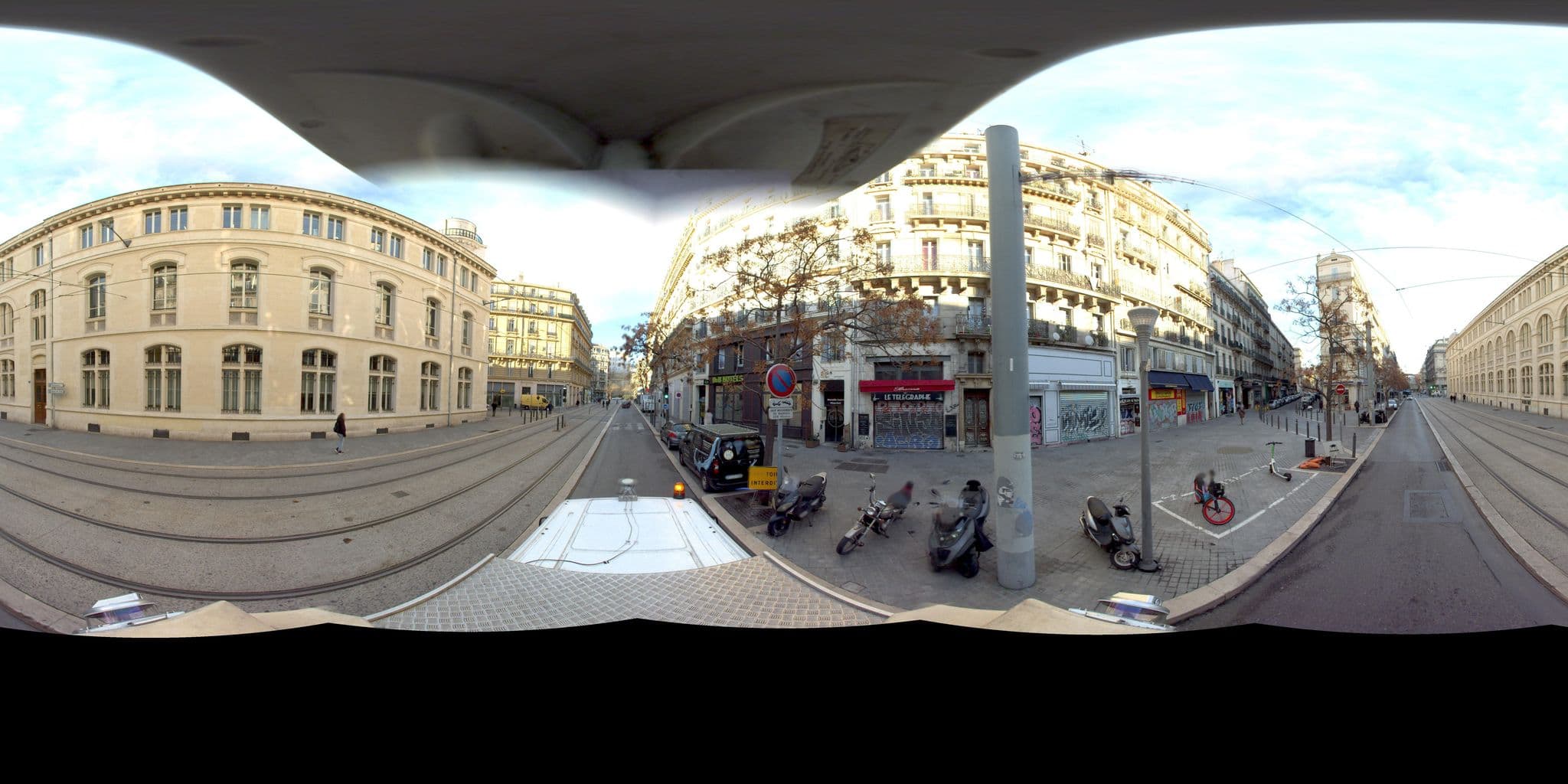 Street view near B&B HOTEL Marseille Centre Vieux Port, Les Grands Carmes — © Suez (CC BY-SA · Mapillary)