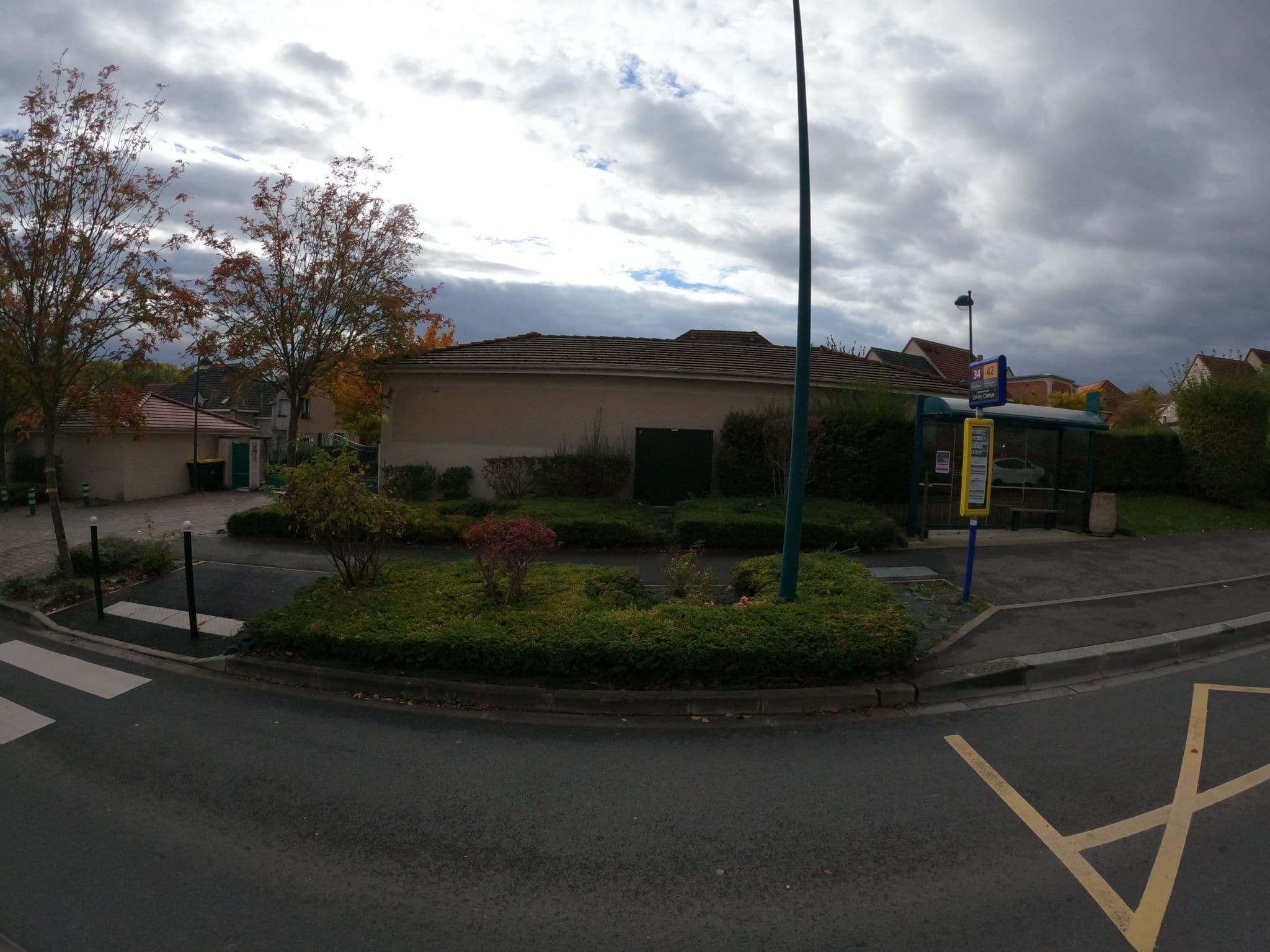 Street view near Guest House Next to Disneyland, Magny-le-Hongre — © stephanep (CC BY-SA · Mapillary)