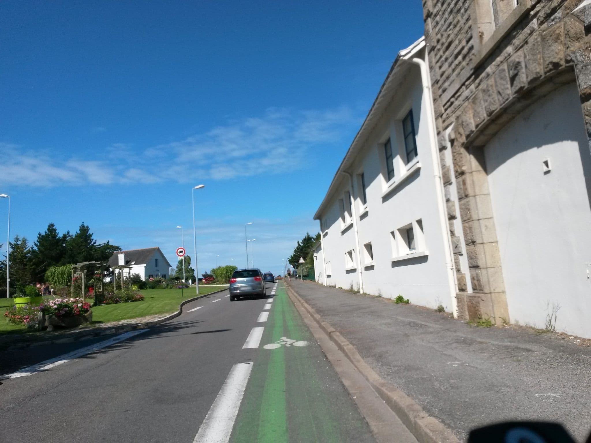 Street view near Résidence Goélia - Les Voiles Blanches, Batz-sur-Mer — © rausk (CC BY-SA · Mapillary)