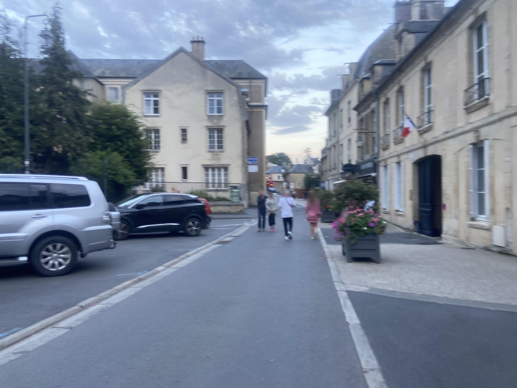 Street view near Hôtel Tardif, Bayeux — © vladb (CC BY-SA · Mapillary)