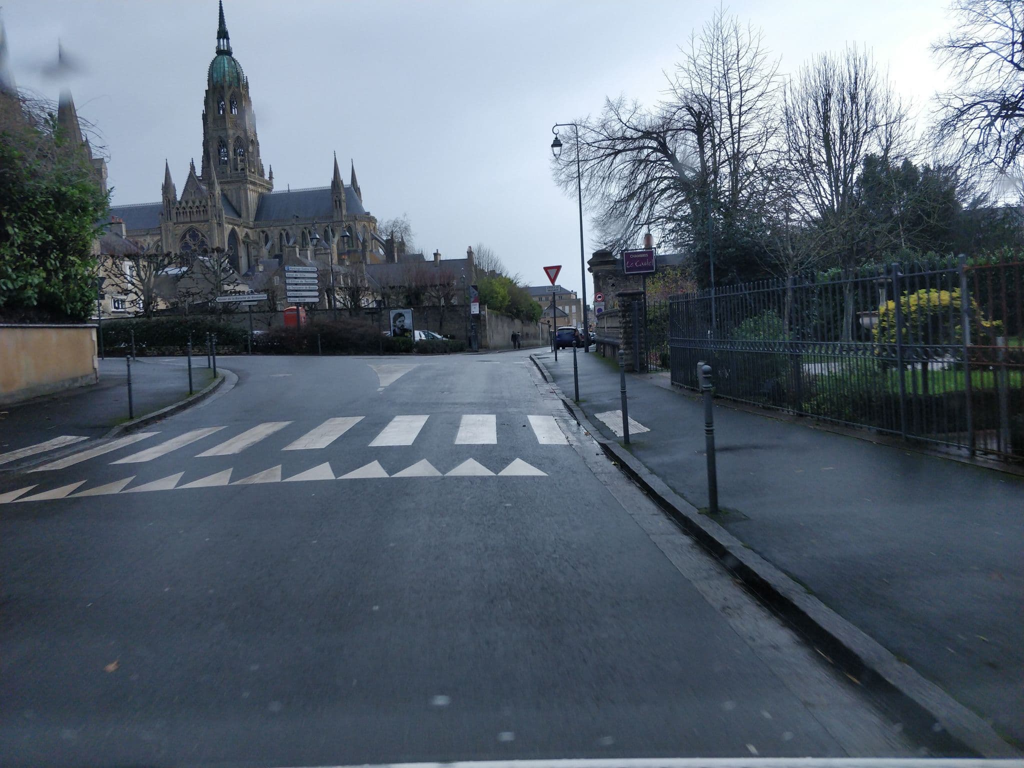 Street view near Le Castel & Au Loup Bayeux, Bayeux — © raymond (CC BY-SA · Mapillary)