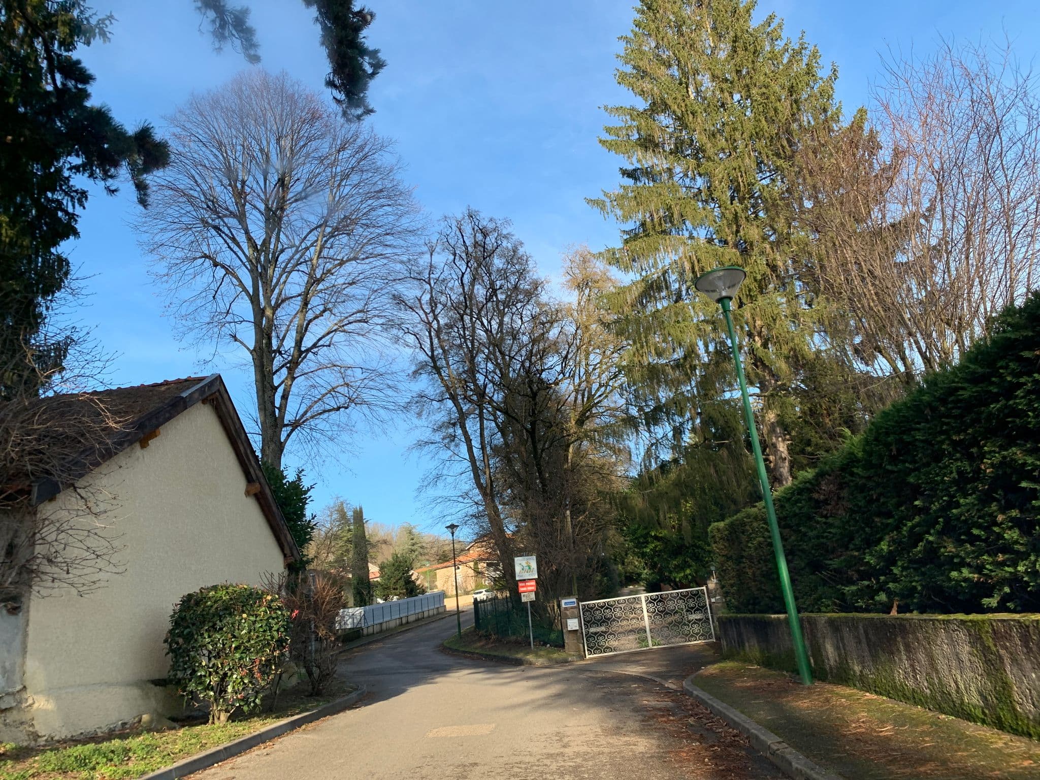 Street view near Logis Hôtel Le Petit Casset SITE OFFICIEL !, La Boisse — © thepriben (CC BY-SA · Mapillary)