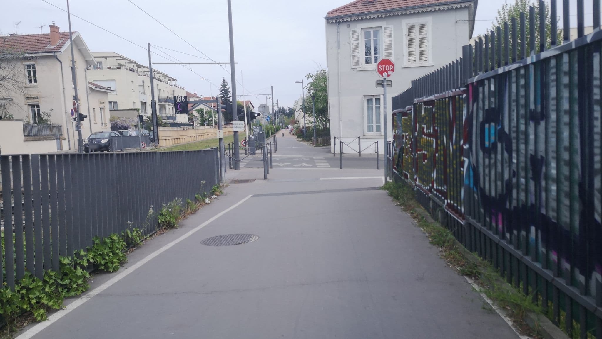 Street view near B&B Clos Feuillat, Villeurbanne — © blueberry (CC BY-SA · Mapillary)