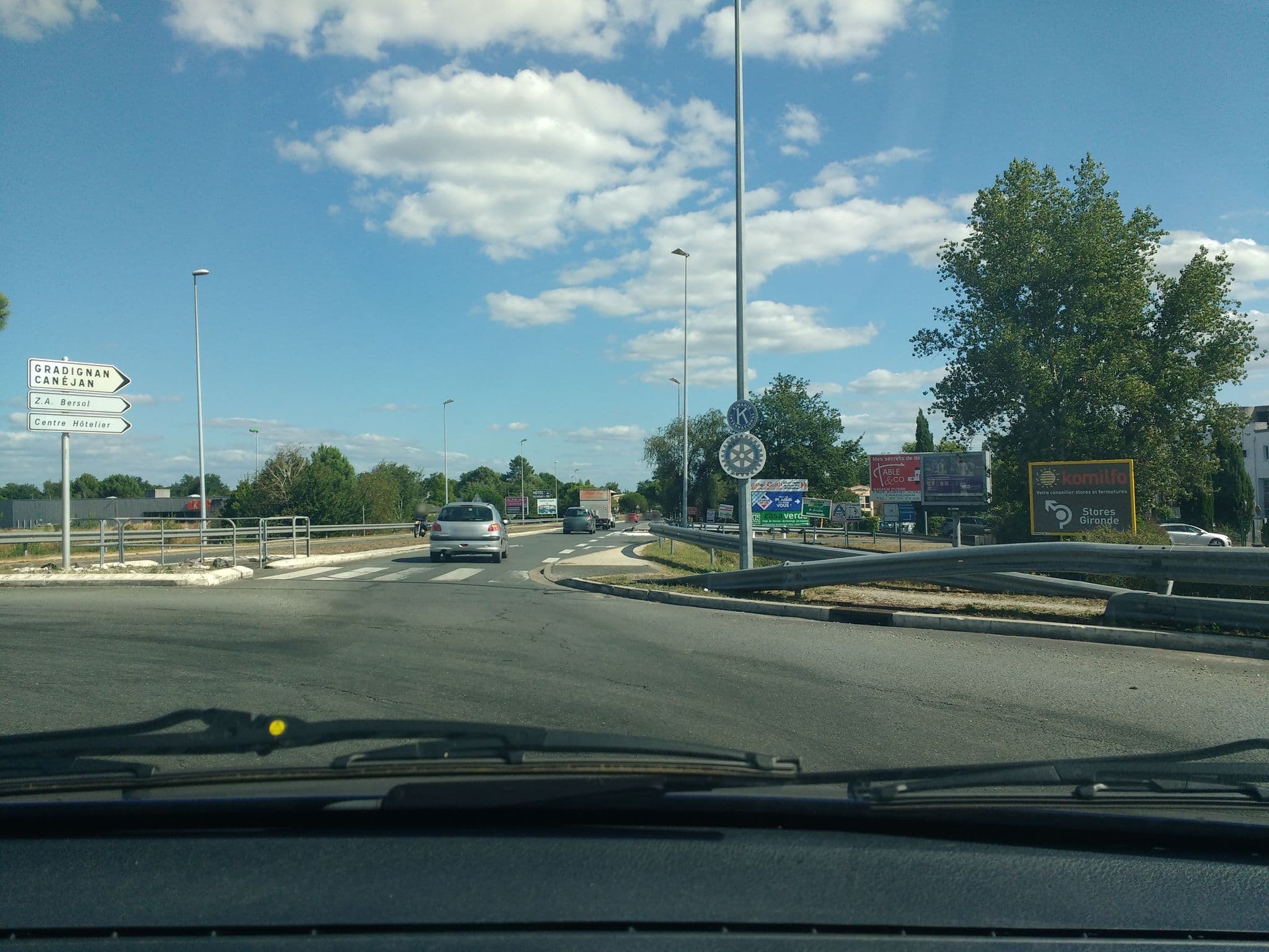Street view near Logis Hôtel Novalis, Canéjan — © gitouche (CC BY-SA · Mapillary)