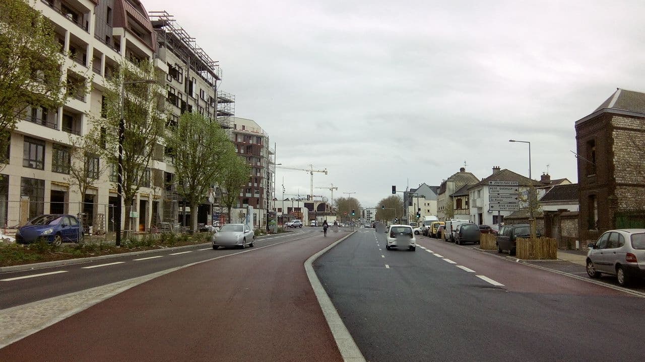 Street view near Holiday Inn Express Rouen Centre - Rive Gauche, an IHG Hotel, Le Petit-Quevilly — © gwenj (CC BY-SA · Mapillary)